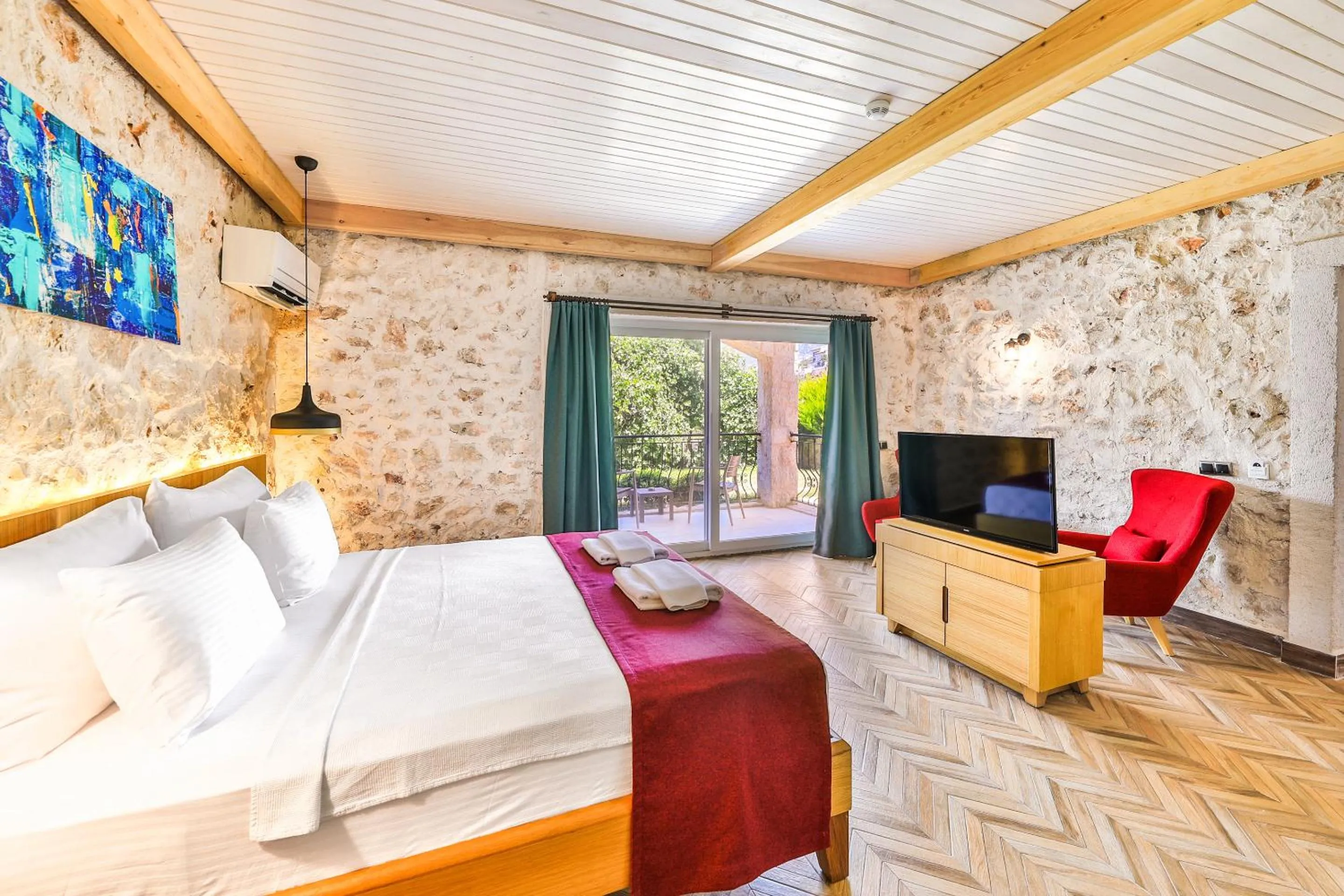 Photo of the whole room in Atalante Hotel