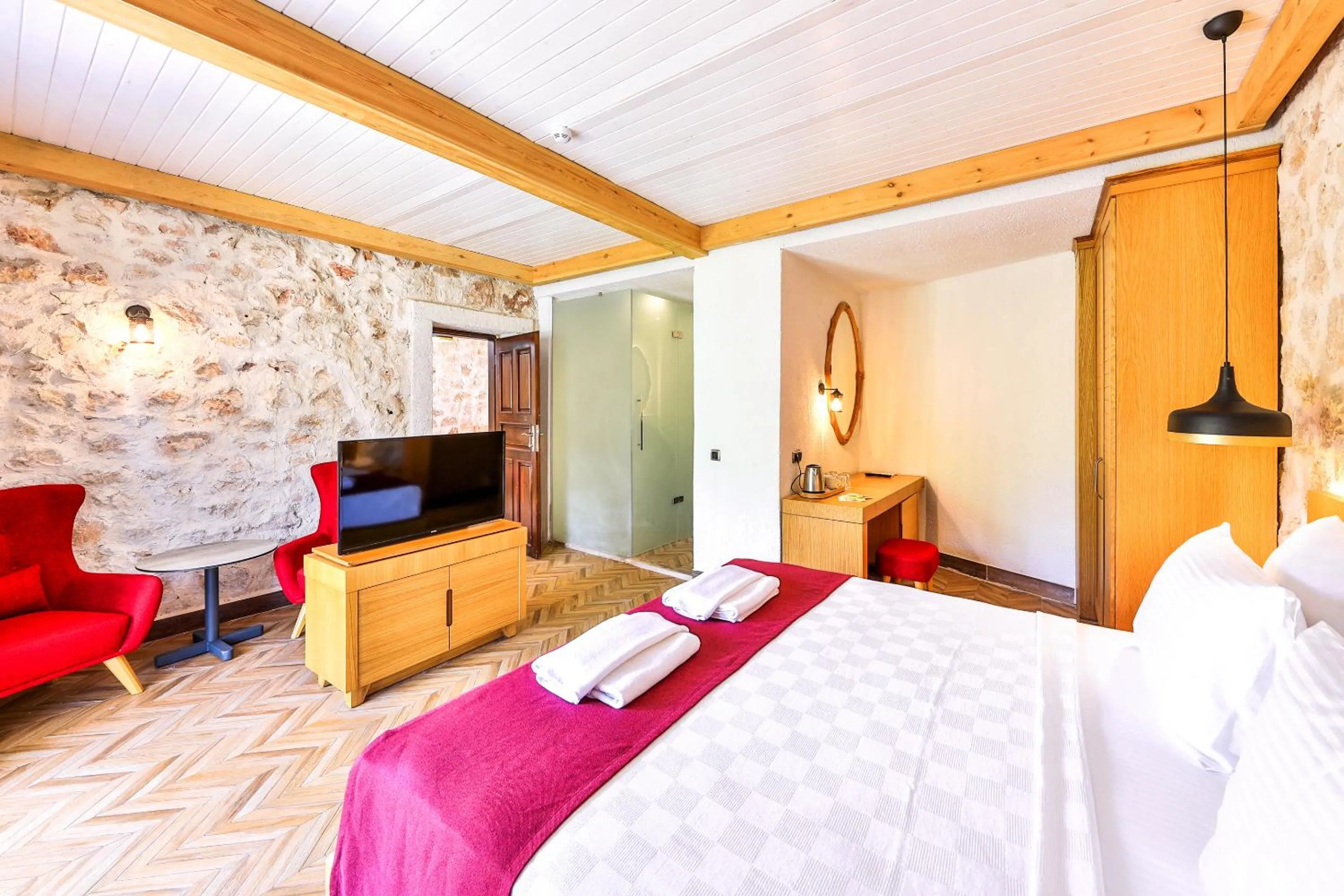 Photo of the whole room in Atalante Hotel