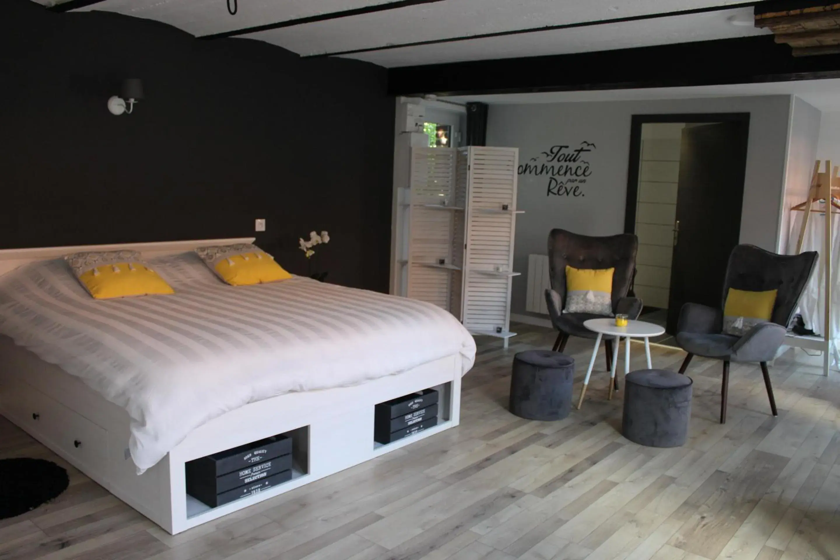 Double Room with Private Bathroom in Aux p'tits bonheurs la grange Double Room with Private Bathroom in Aux p'tits bonheurs la grange
