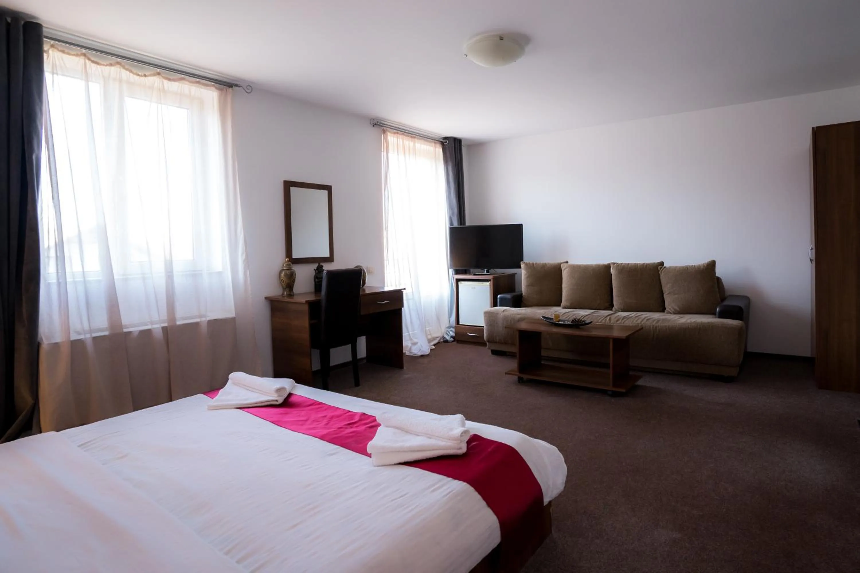 Bed in Pensiunea Dacia Deva