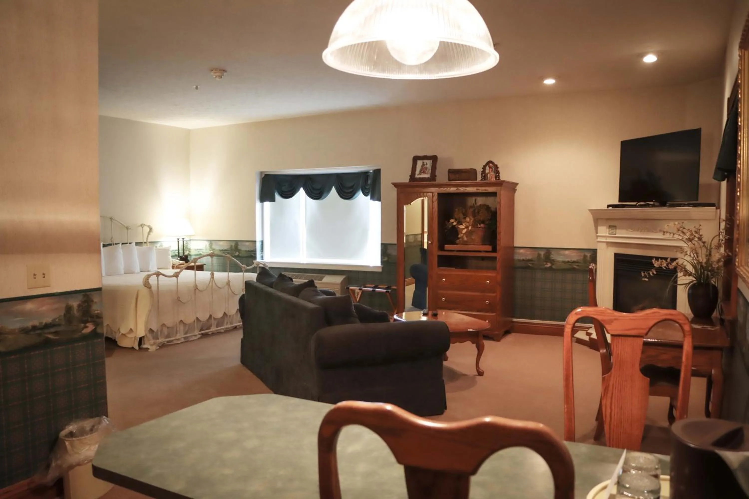 Seating area in Inn at Amish Door