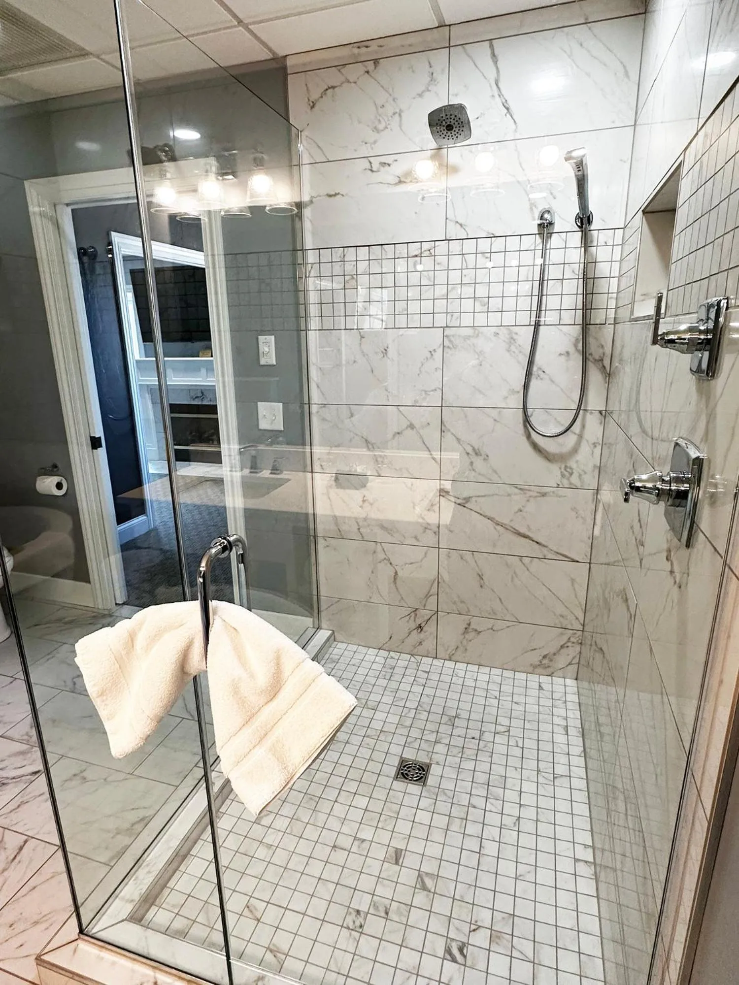 Shower in Inn at Amish Door