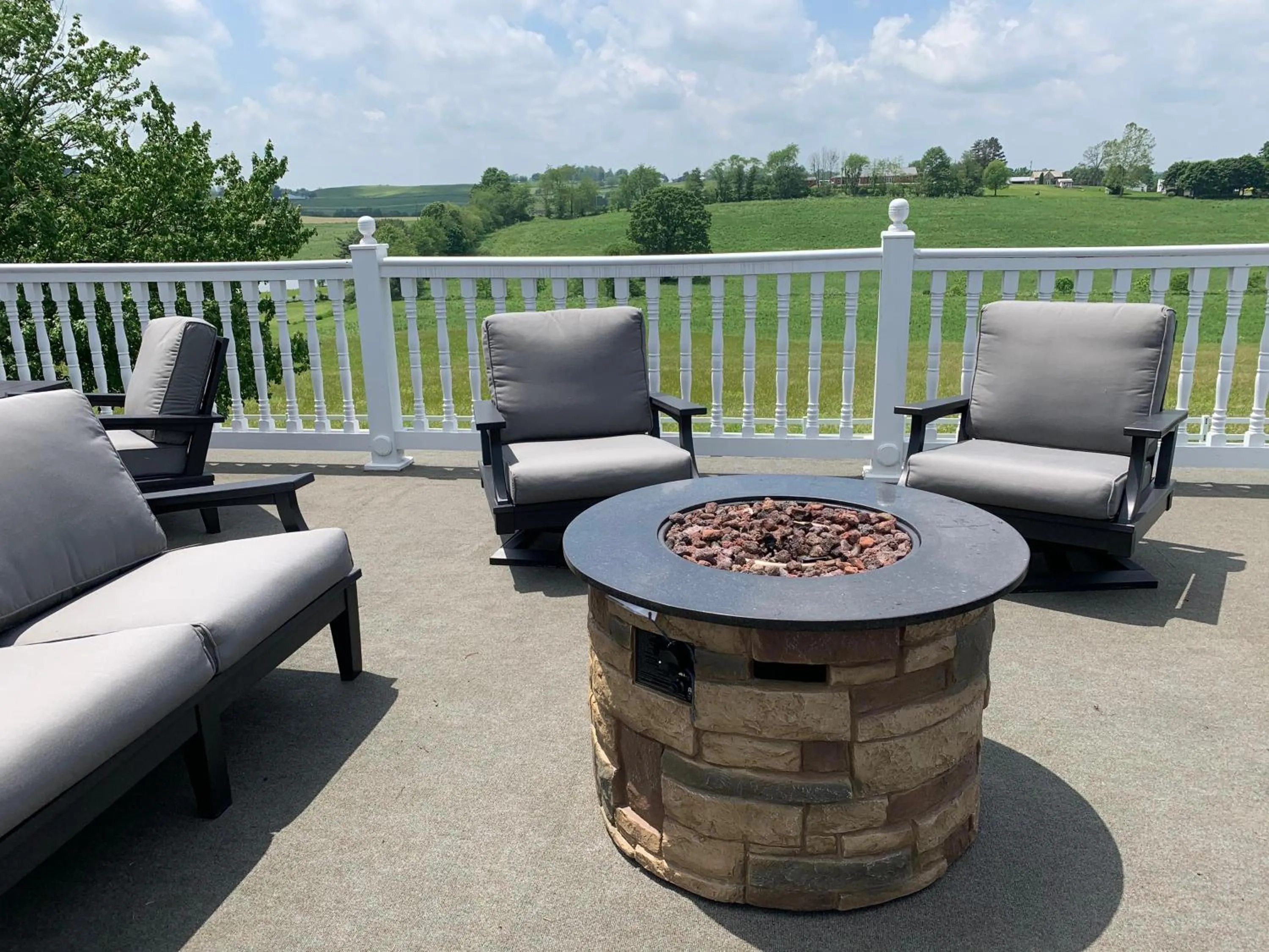 Property building in Inn at Amish Door