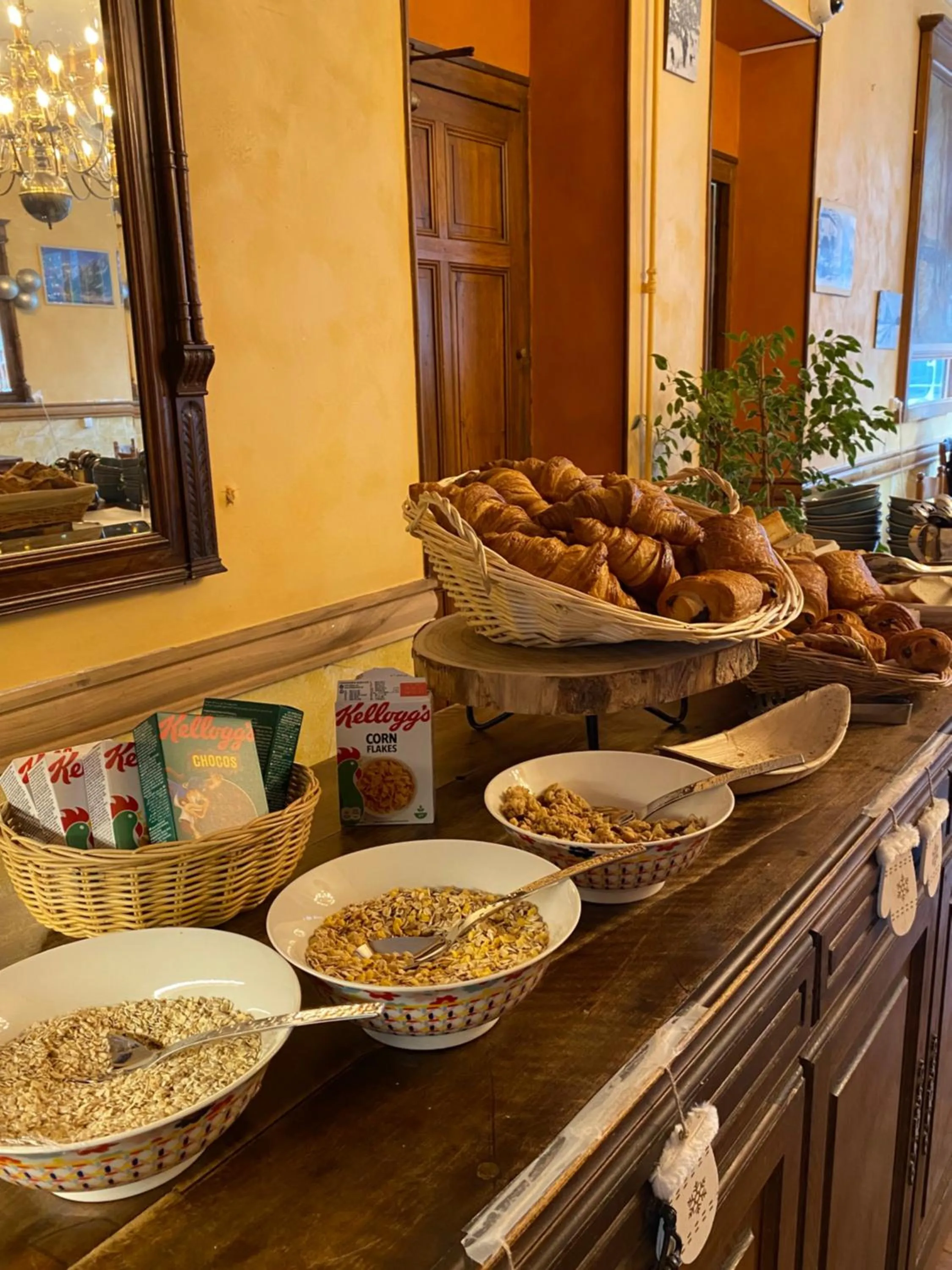 Buffet breakfast in hôtel oberland