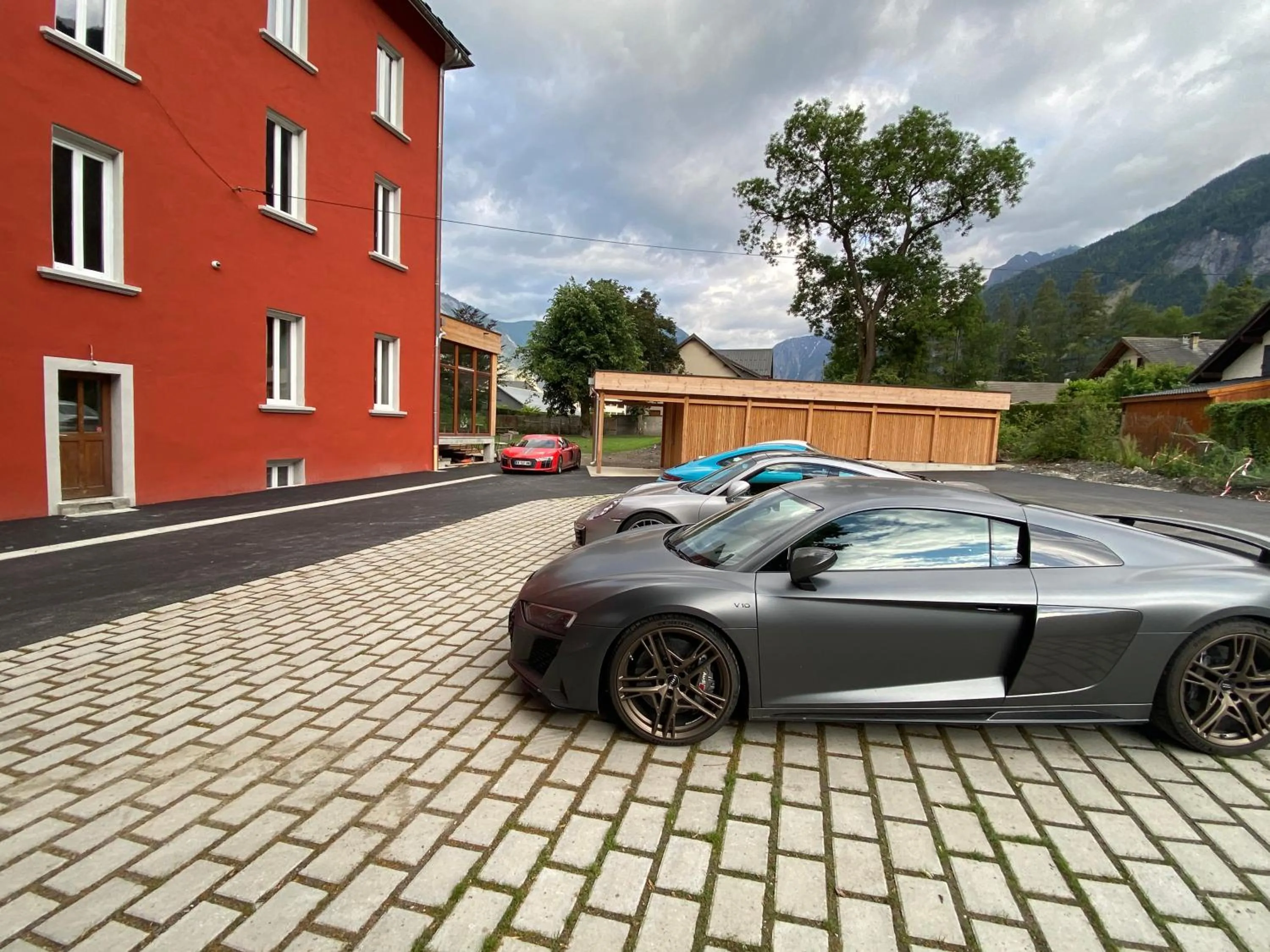 Property building in hôtel oberland