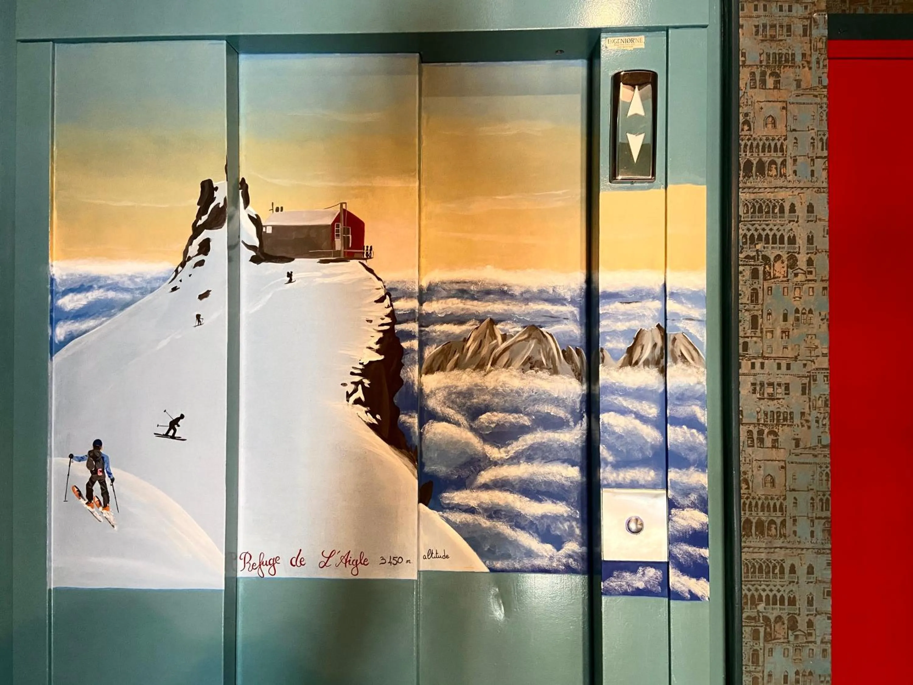 elevator in hôtel oberland