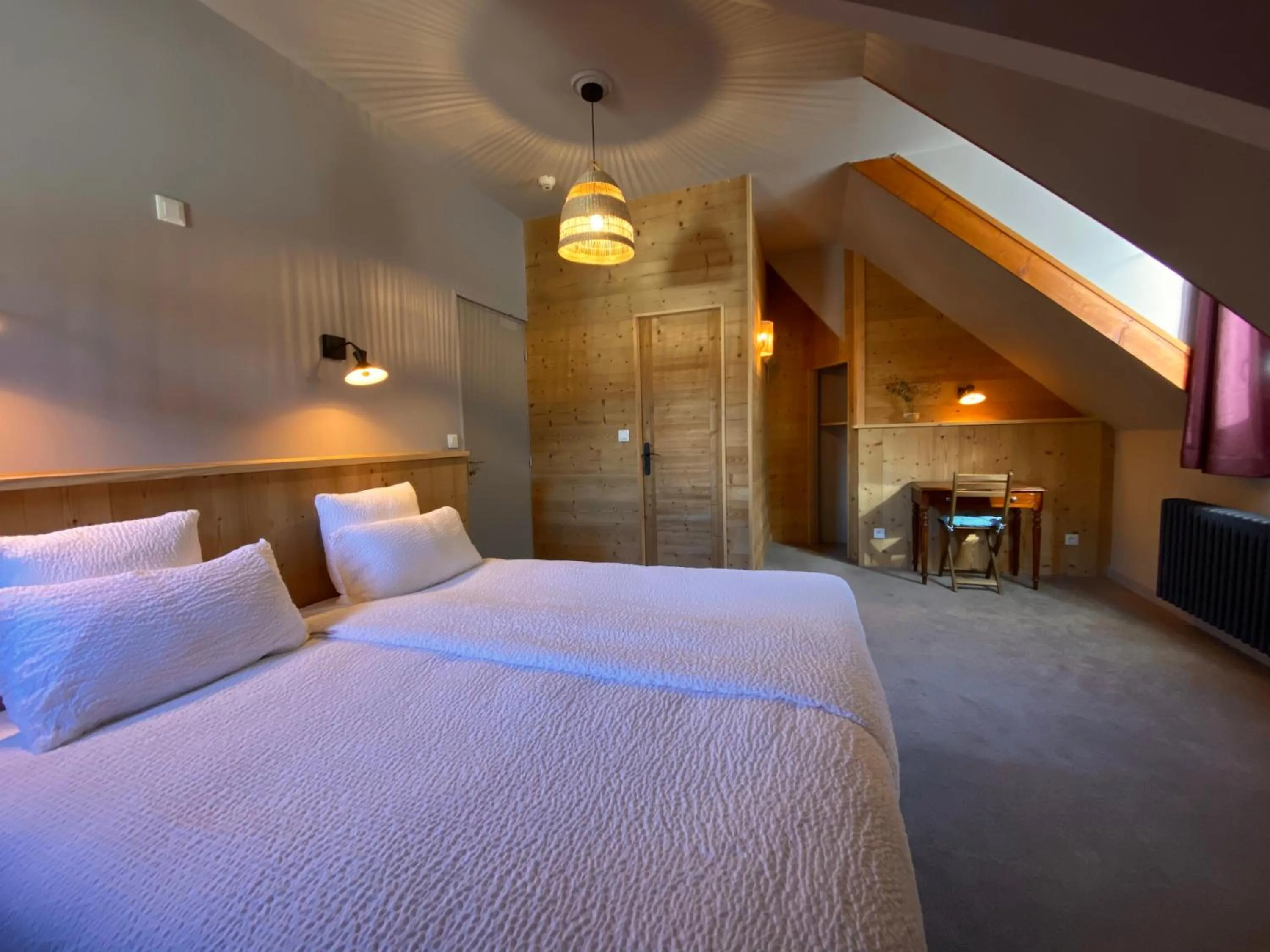 Bedroom, Bed in hôtel oberland