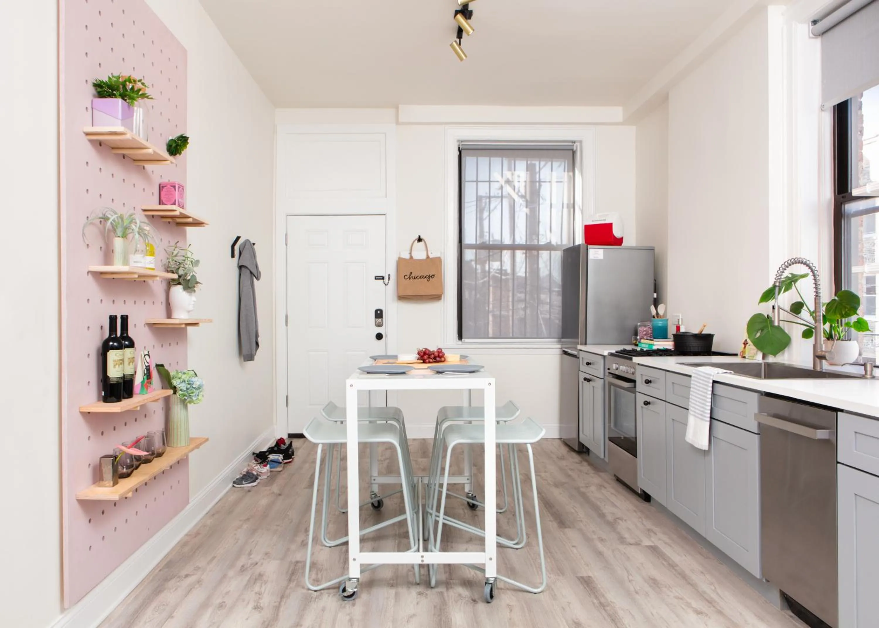 Kitchen or kitchenette in The Neighborhood Hotel Lincoln Park