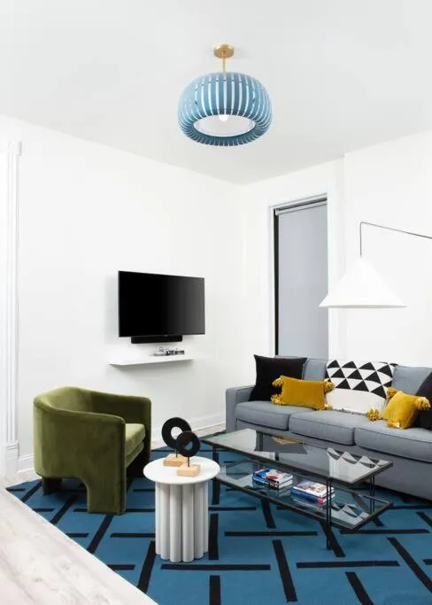 TV and multimedia in The Neighborhood Hotel Lincoln Park