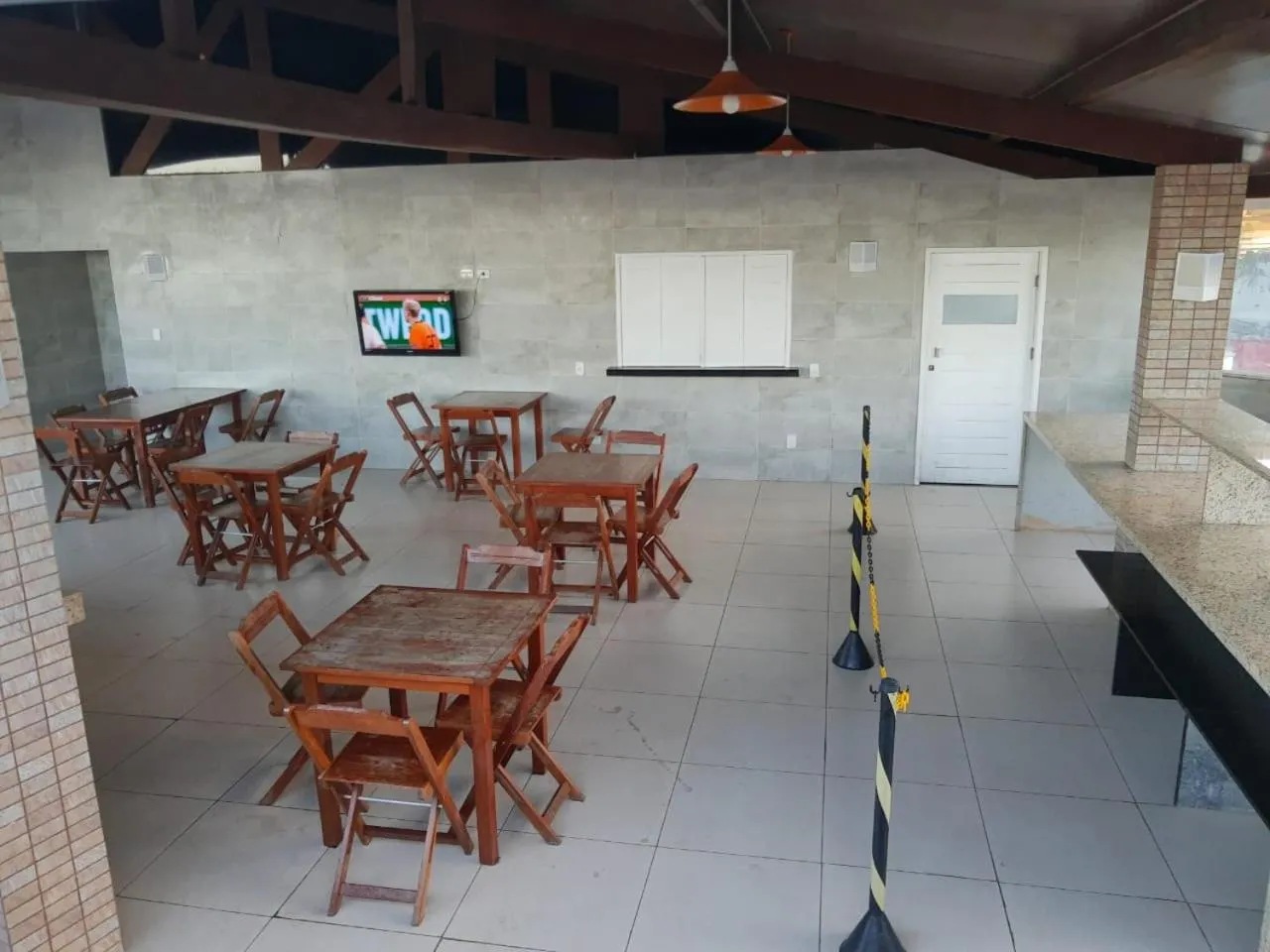 Restaurant/places to eat in Flat Pipa's Bay