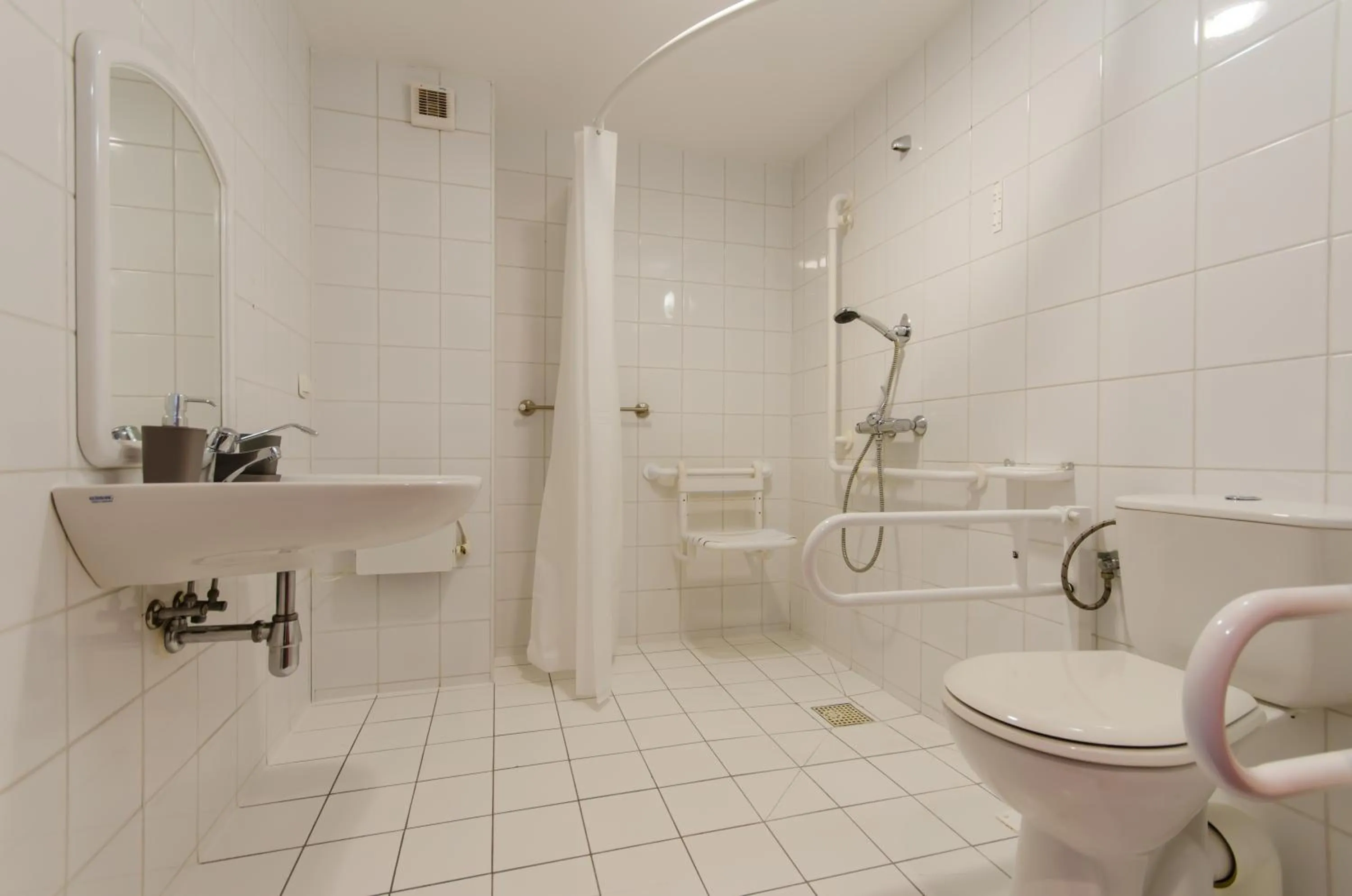 Bathroom in HOTEL A4 Airport Kraków MOP Morawica