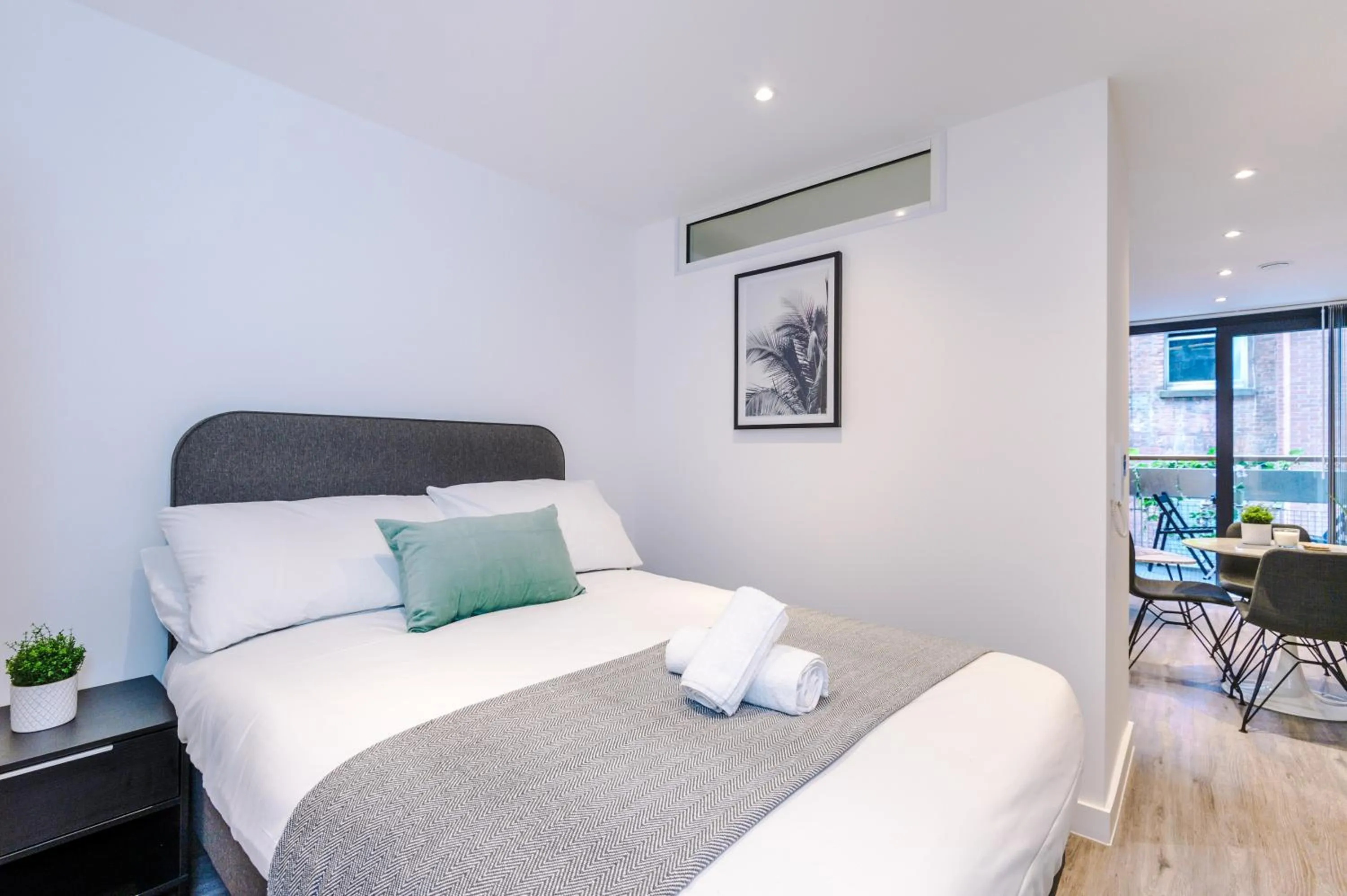 Bed in Hilltop Serviced Apartments - Piccadilly