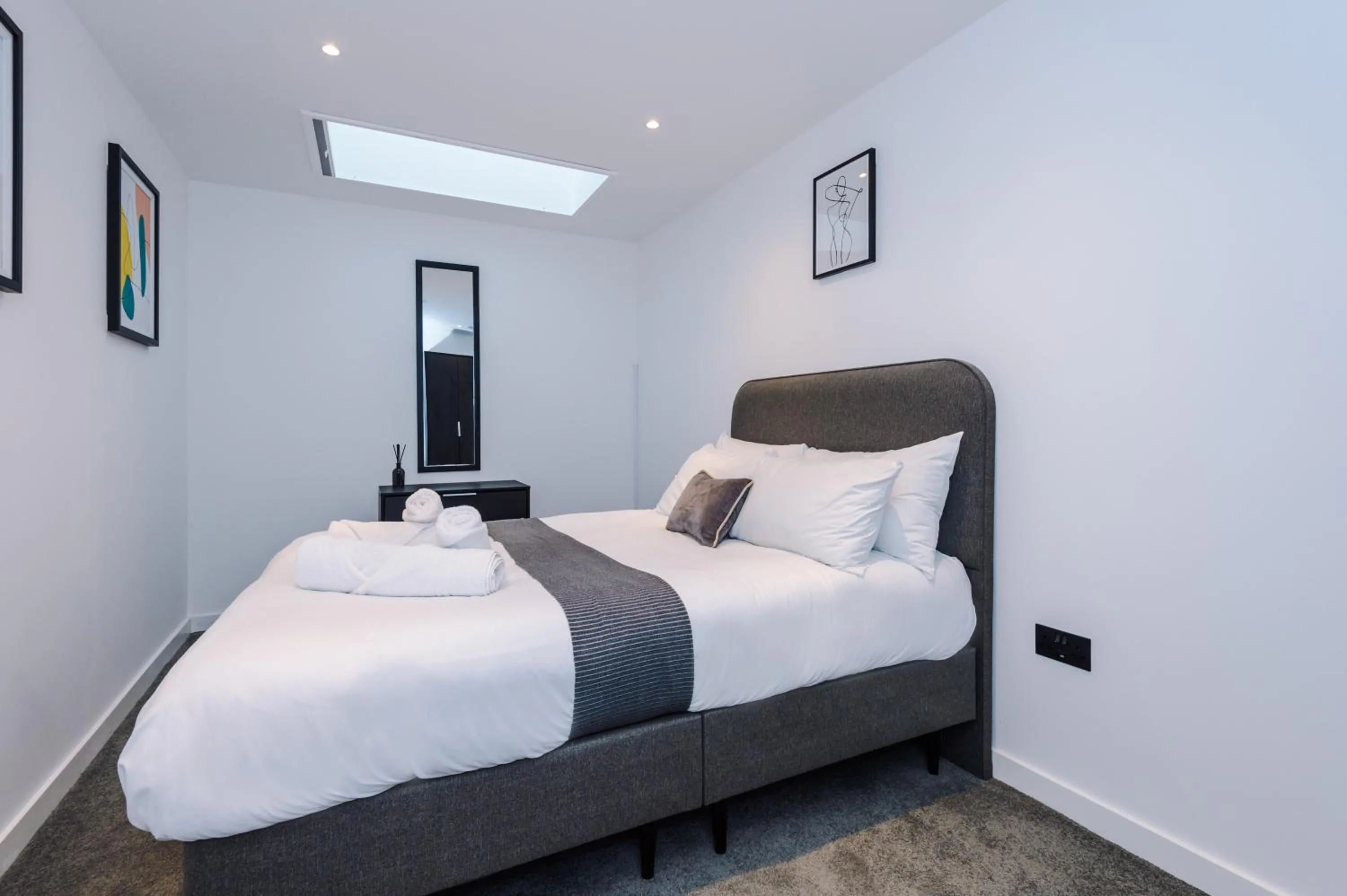 Bed in Hilltop Serviced Apartments - Piccadilly