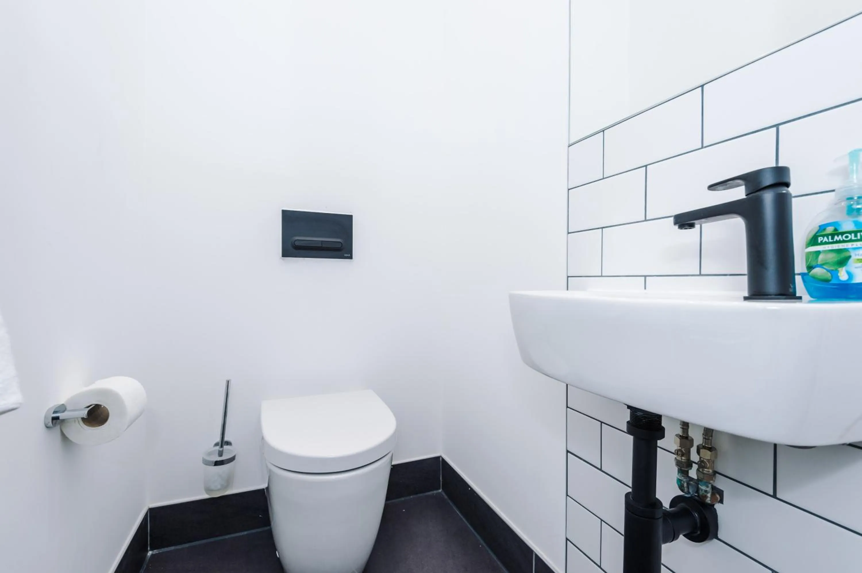 Toilet in Hilltop Serviced Apartments - Piccadilly