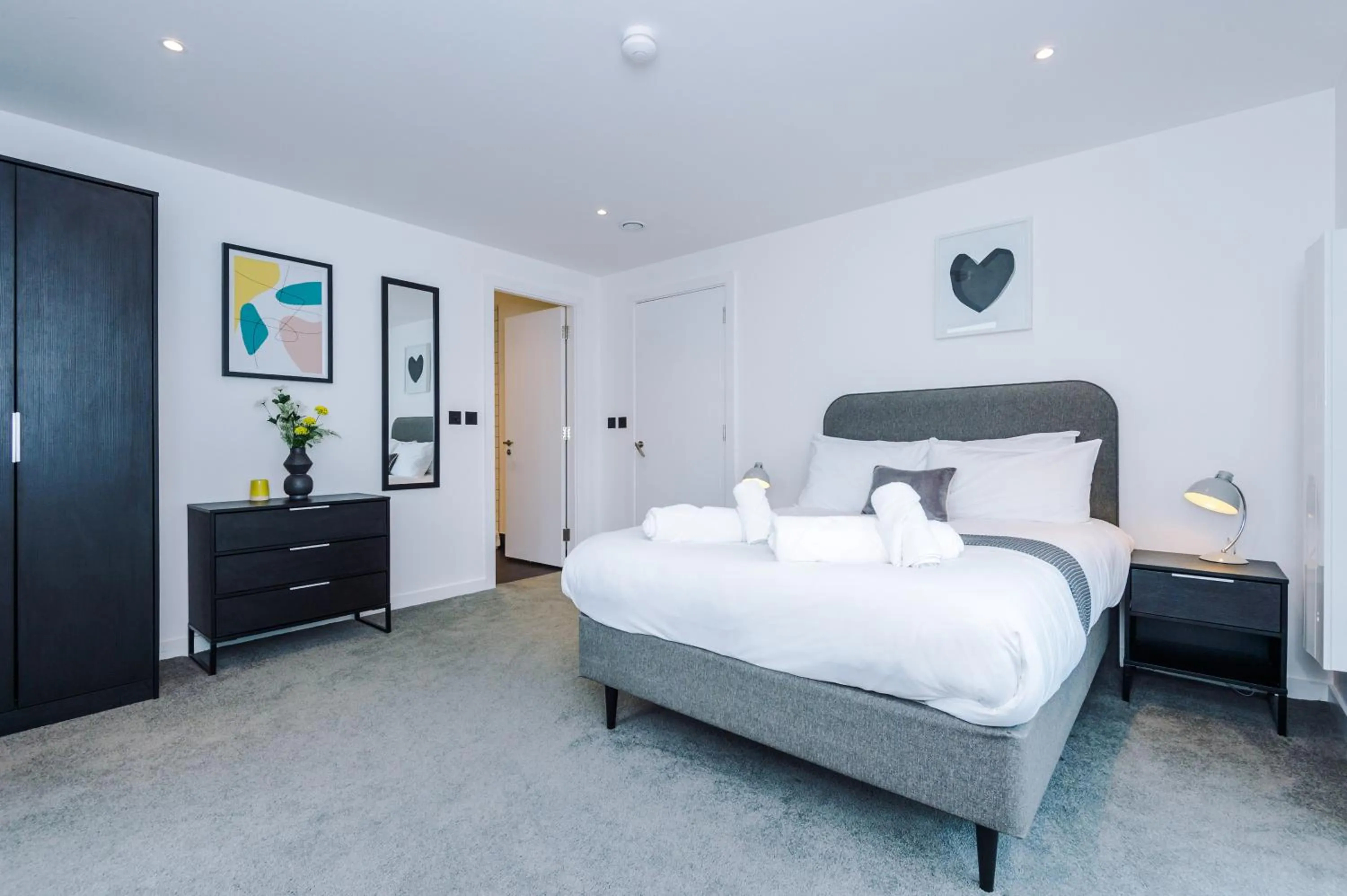 Bed in Hilltop Serviced Apartments - Piccadilly
