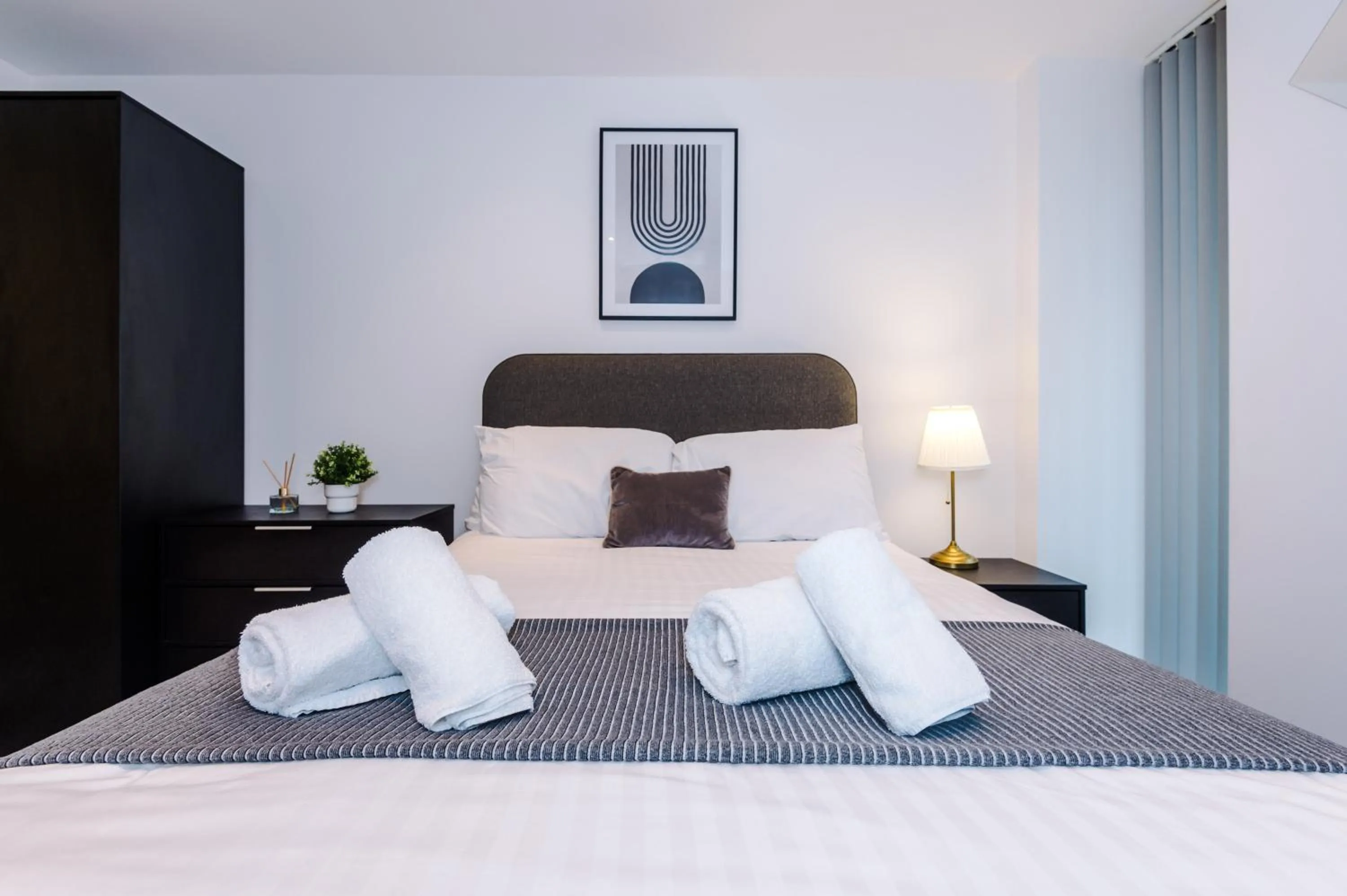 Bed in Hilltop Serviced Apartments - Piccadilly