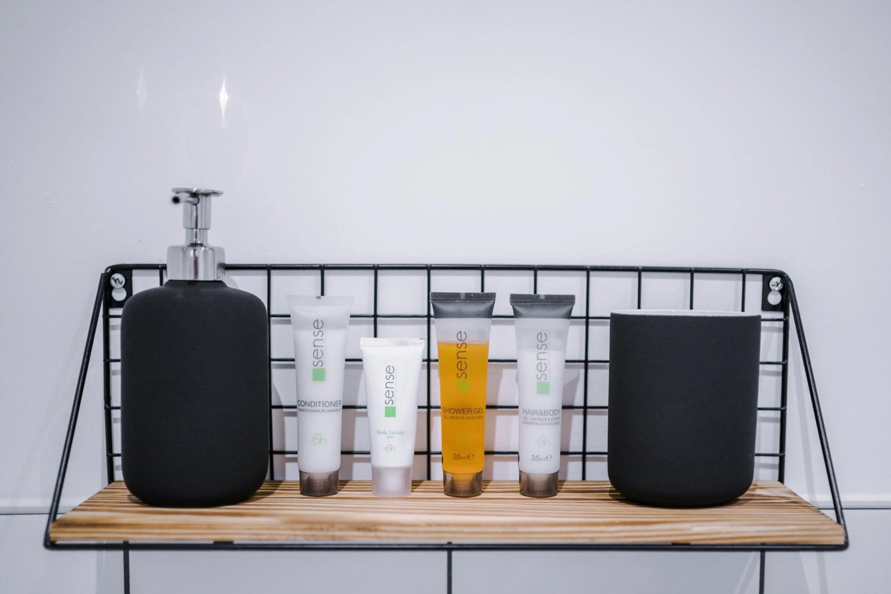 Bathroom in Hilltop Serviced Apartments - Piccadilly