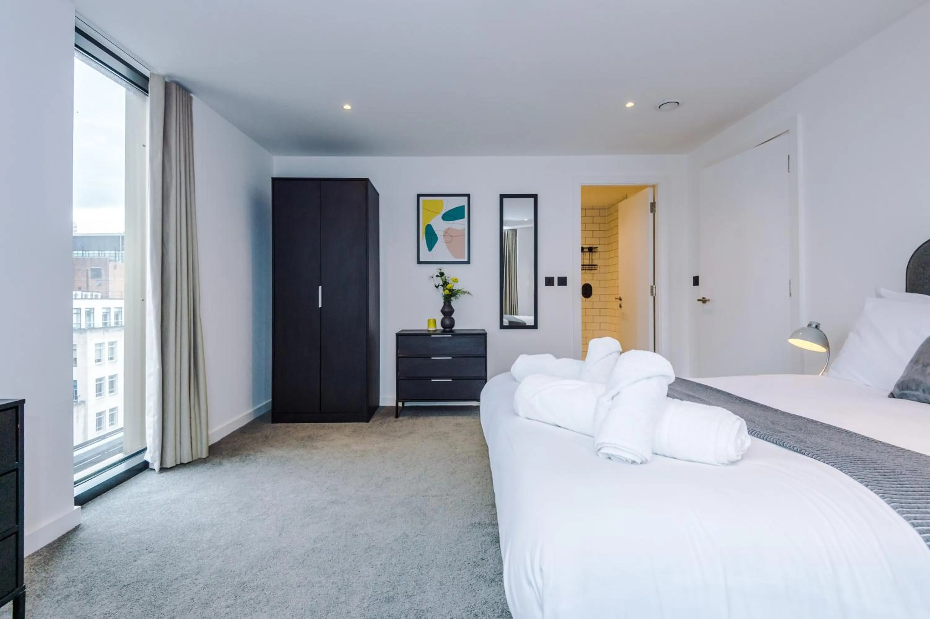 Bed in Hilltop Serviced Apartments - Piccadilly