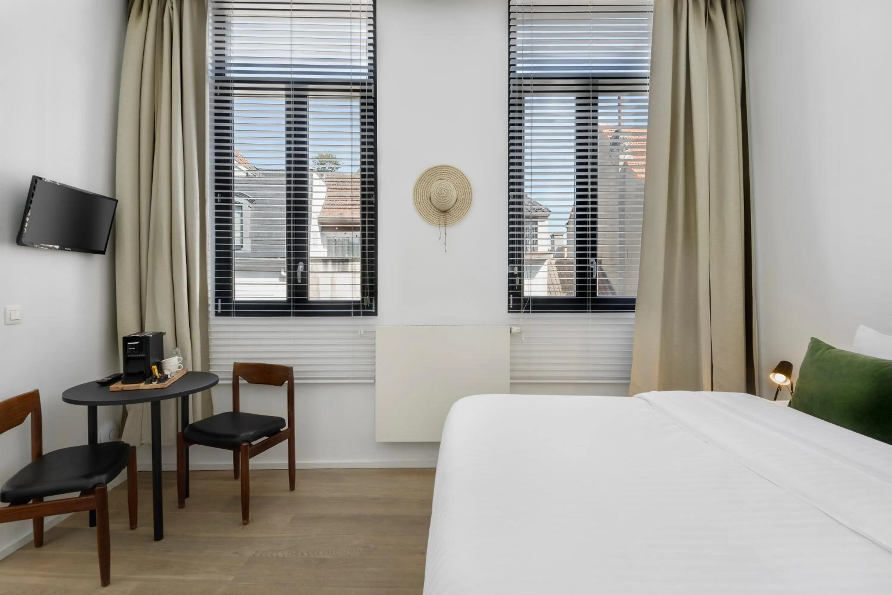 King Room in The 1880 Residence by Domani Hotels