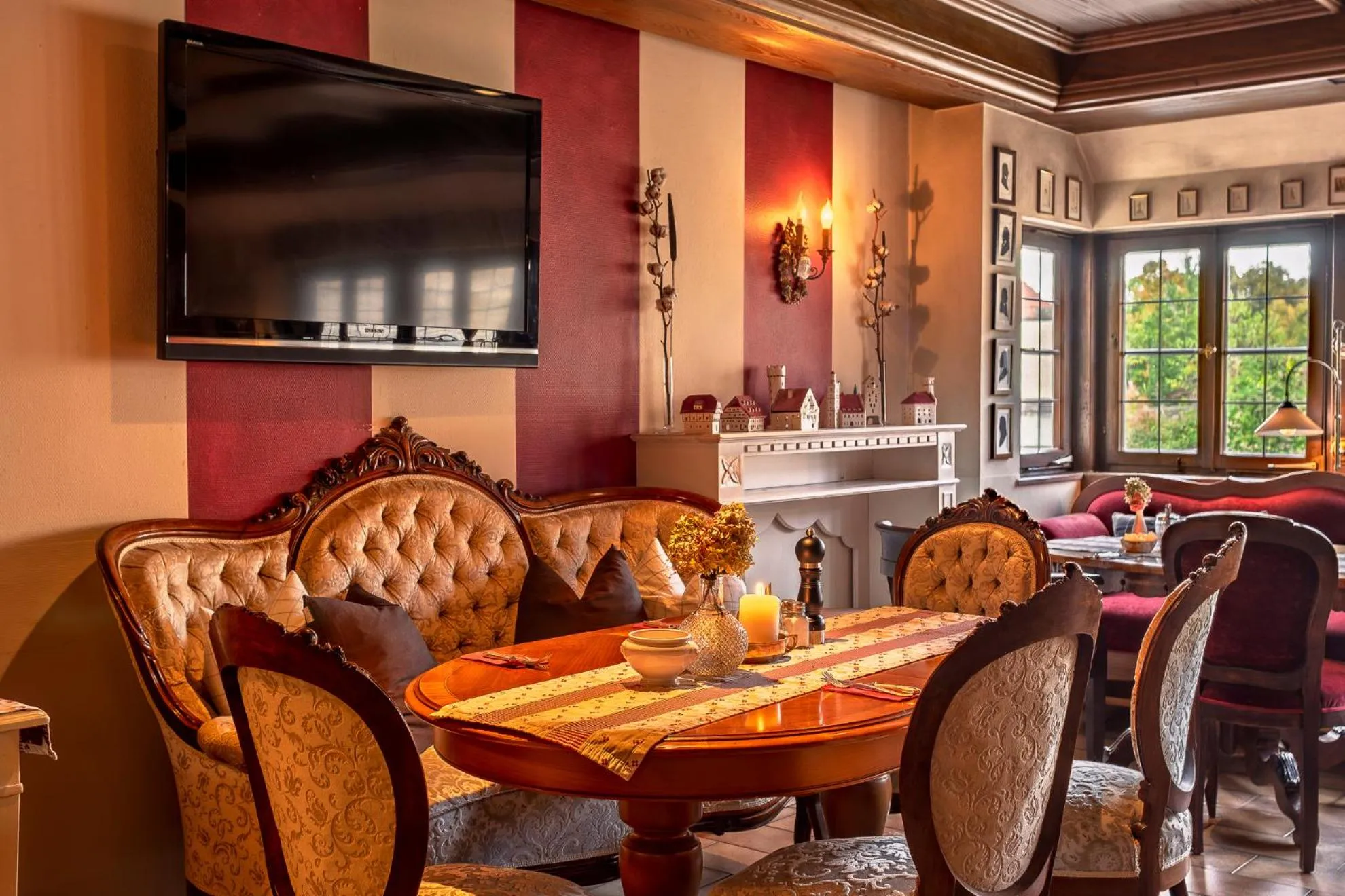 Restaurant/places to eat in Hotel Obertor