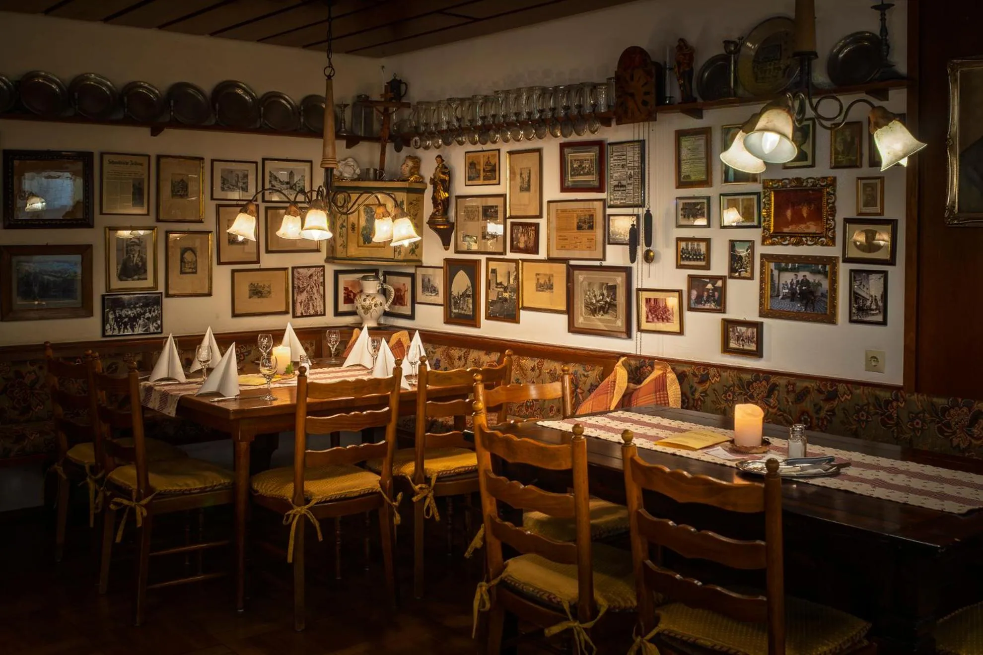 Restaurant/places to eat in Hotel Obertor