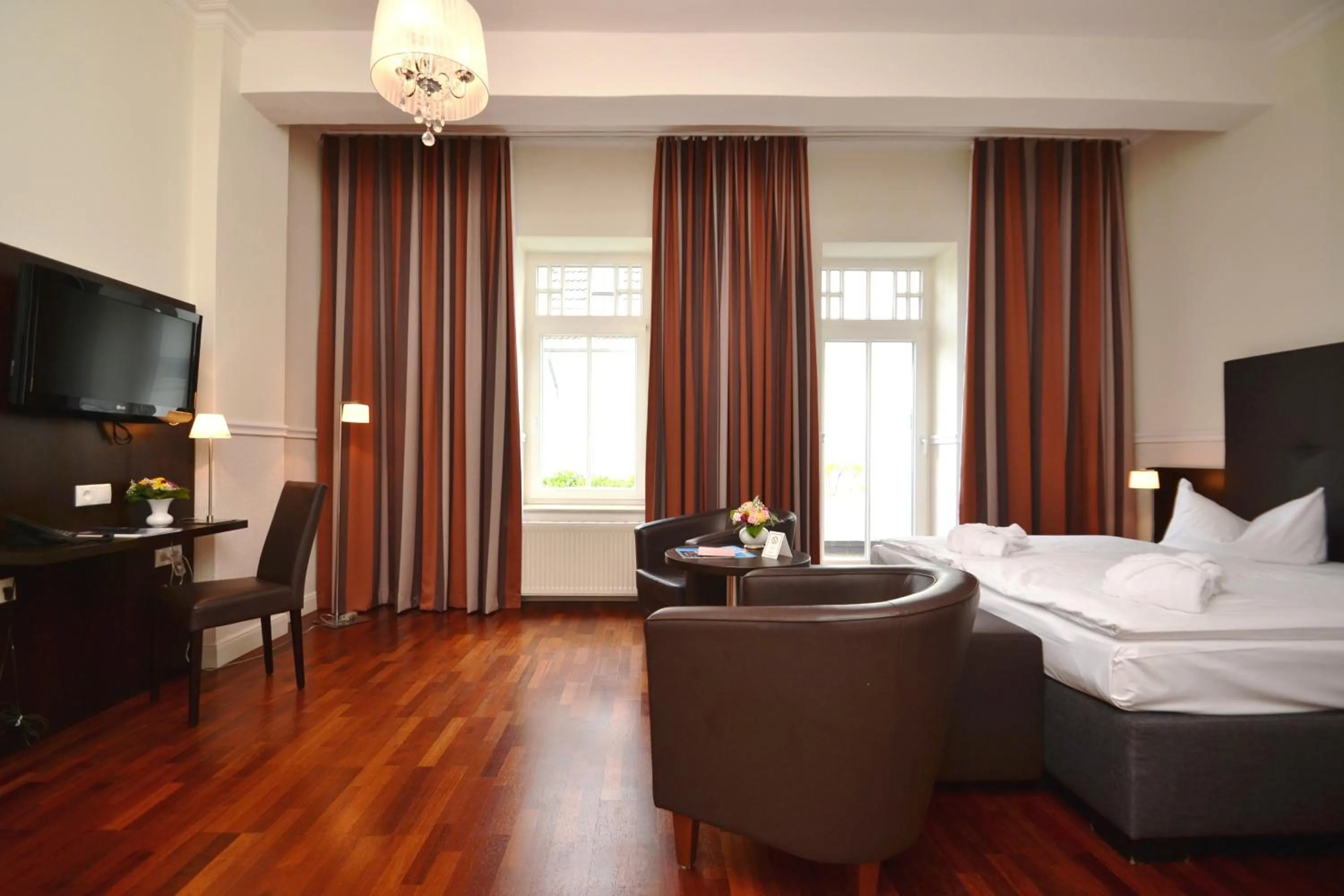 Photo of the whole room, Bed in Strandhotel Binz
