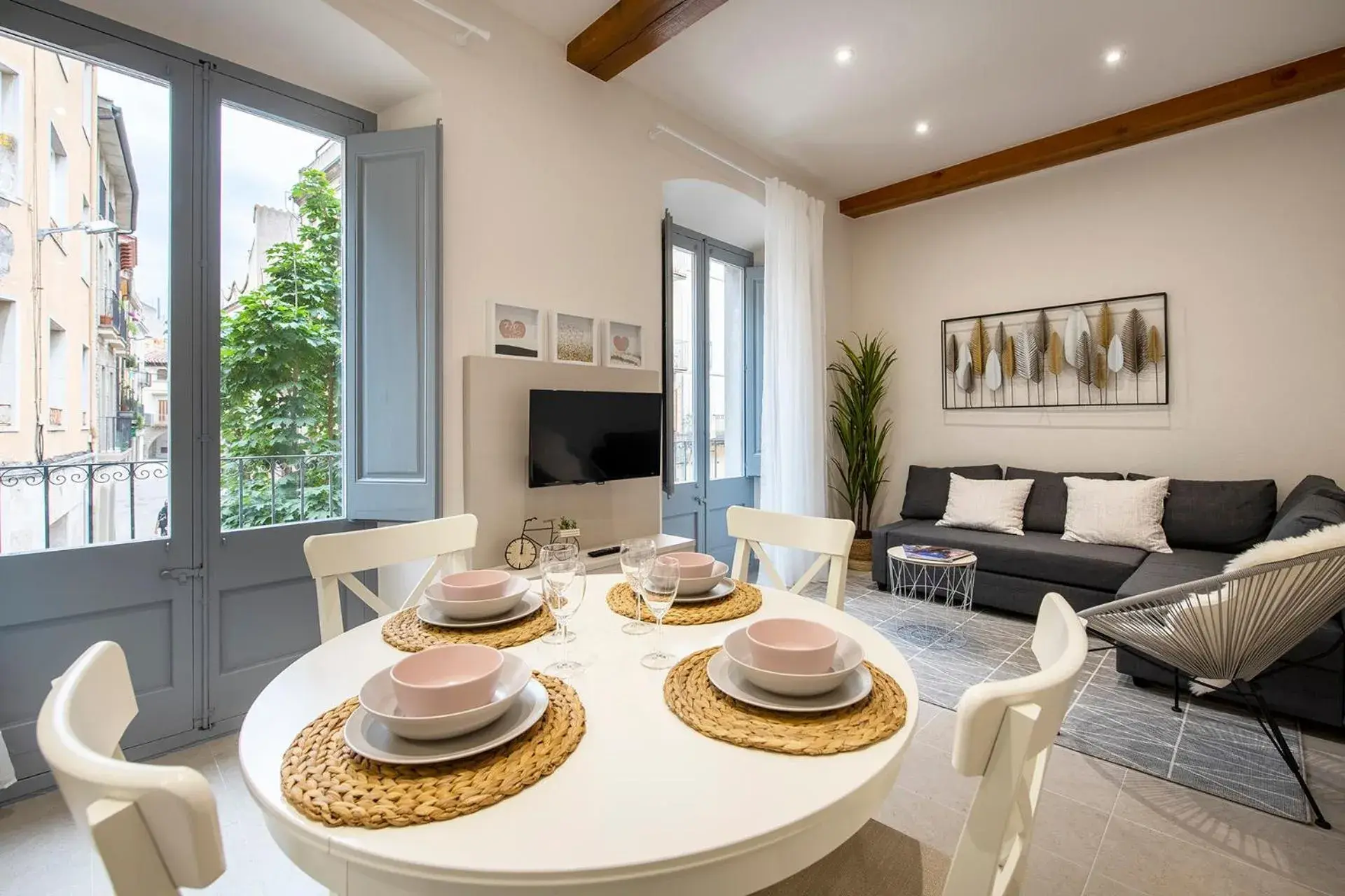 Lovely & Cozy apartment in the heart of Banyoles Lovely & Cozy apartment in the heart of Banyoles