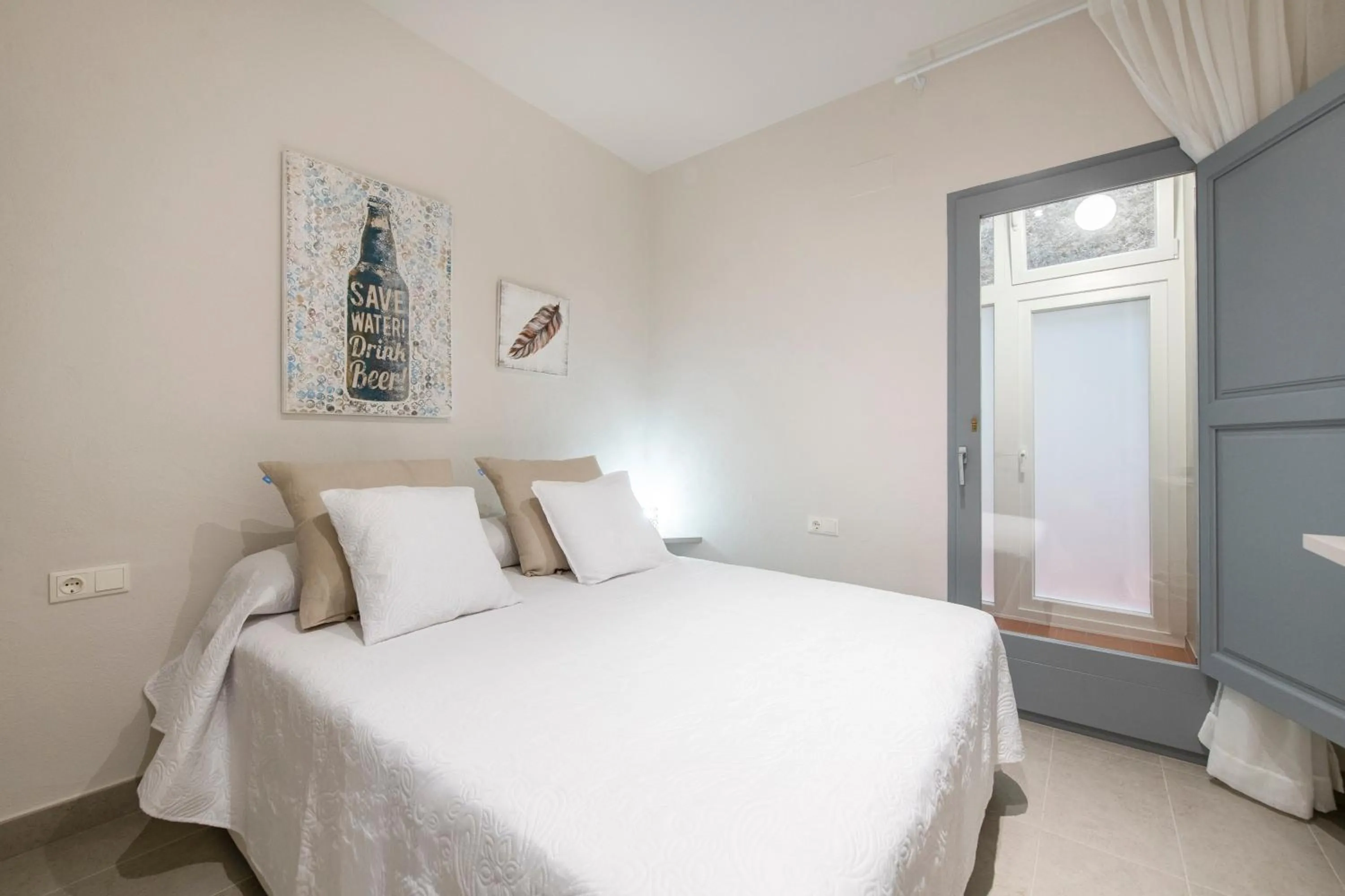 Bed in Lovely & Cozy apartment in the heart of Banyoles