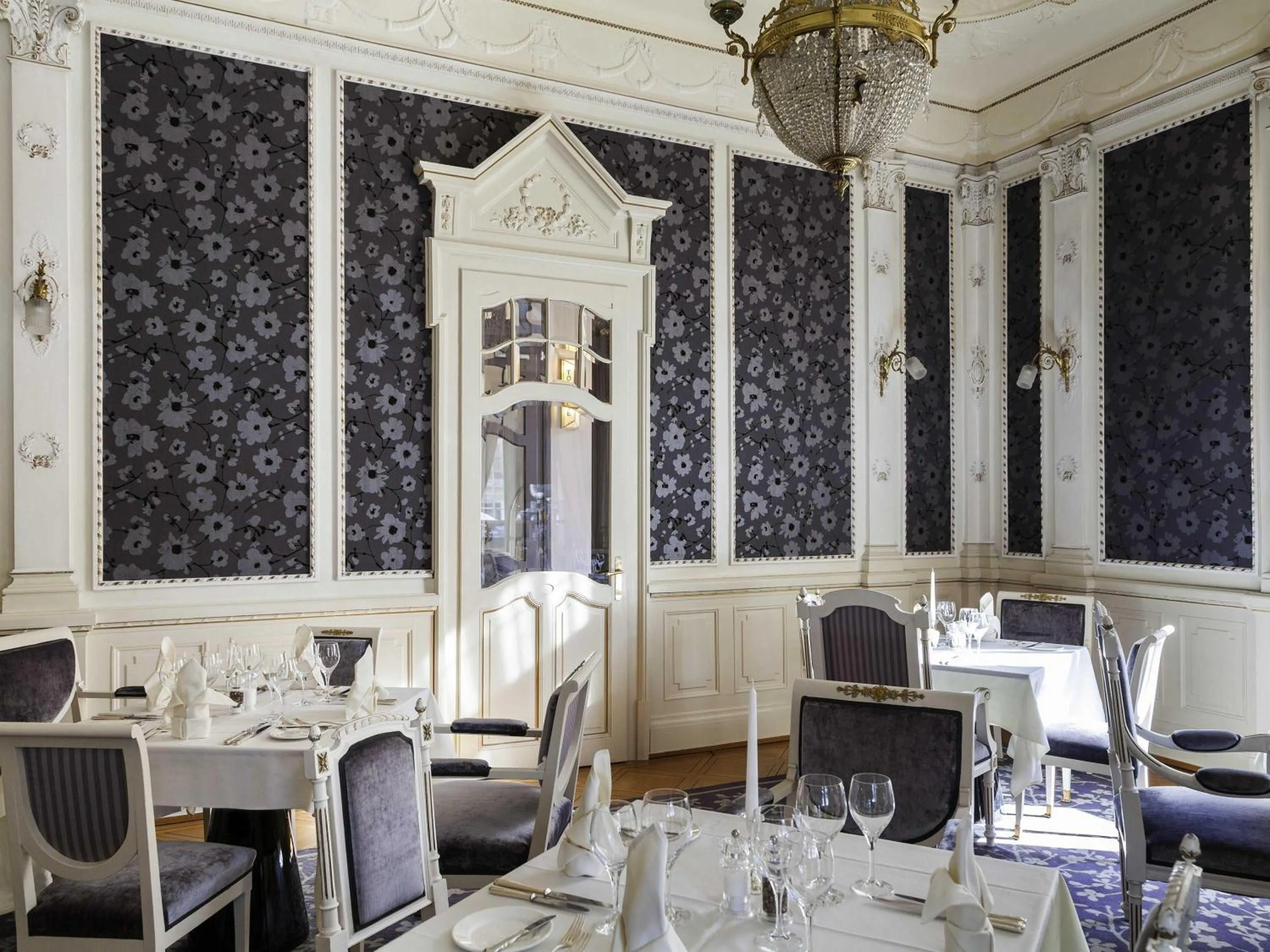 Restaurant/places to eat in Royal St. Georges Hotel Interlaken - MGallery Collection
