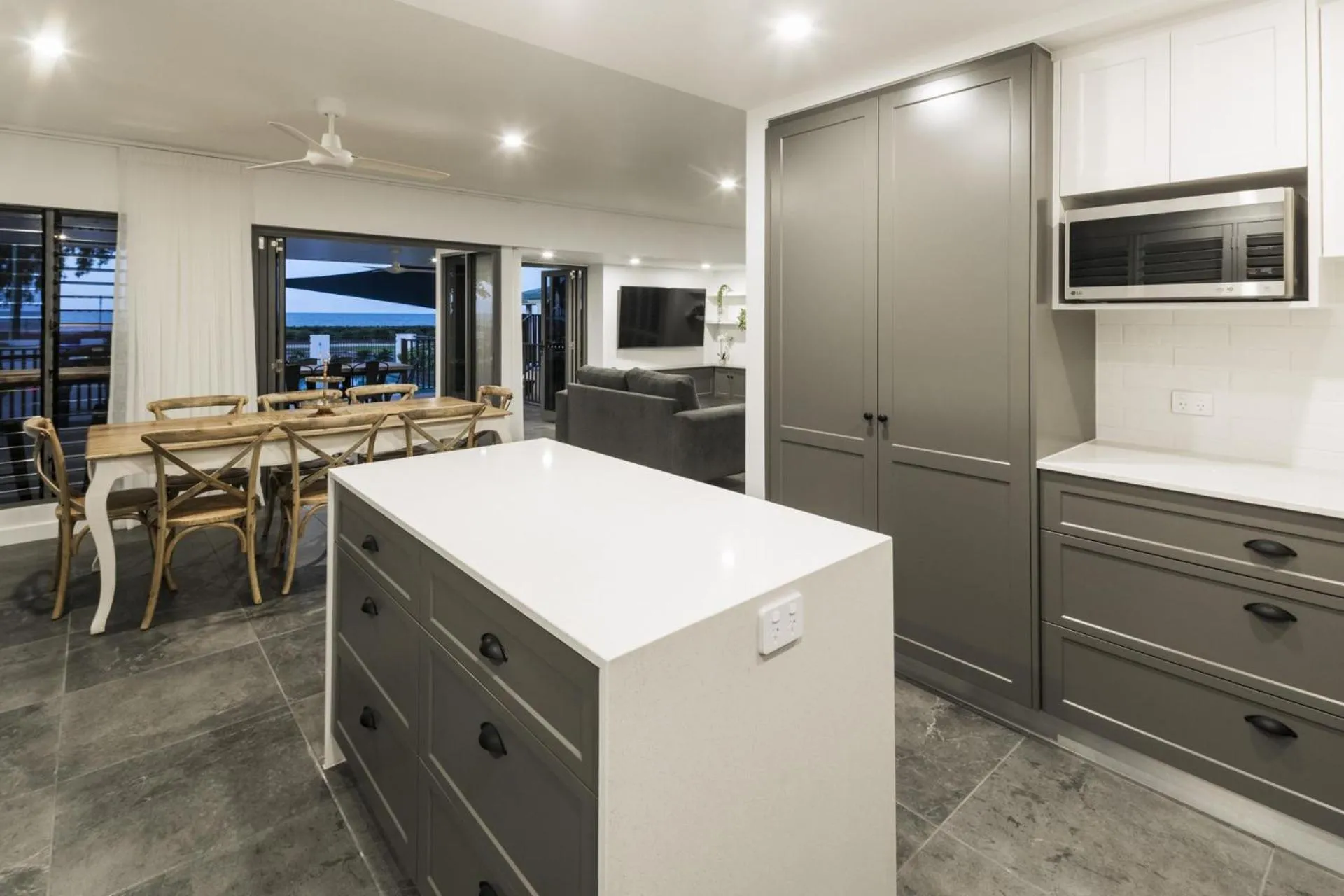 Kitchen or kitchenette in Belle Escapes Beachfront Luxury Home 53 Arlington Clifton Beach