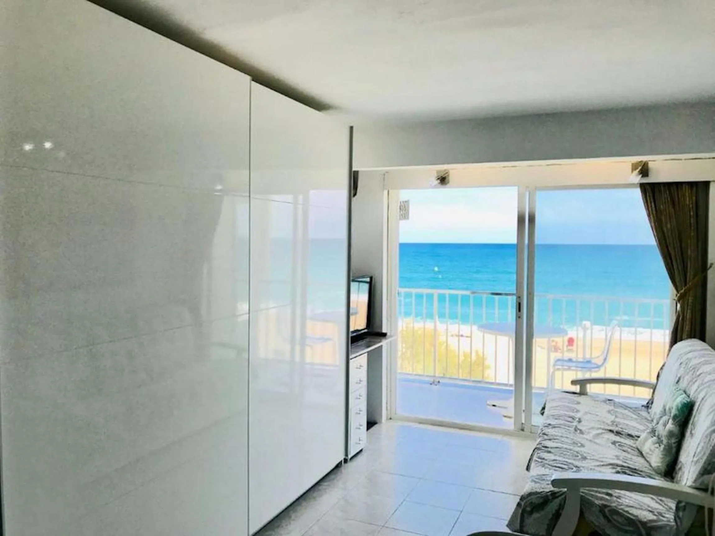 TV and multimedia in Investingspain Studio beach paradise front sea views on the beach