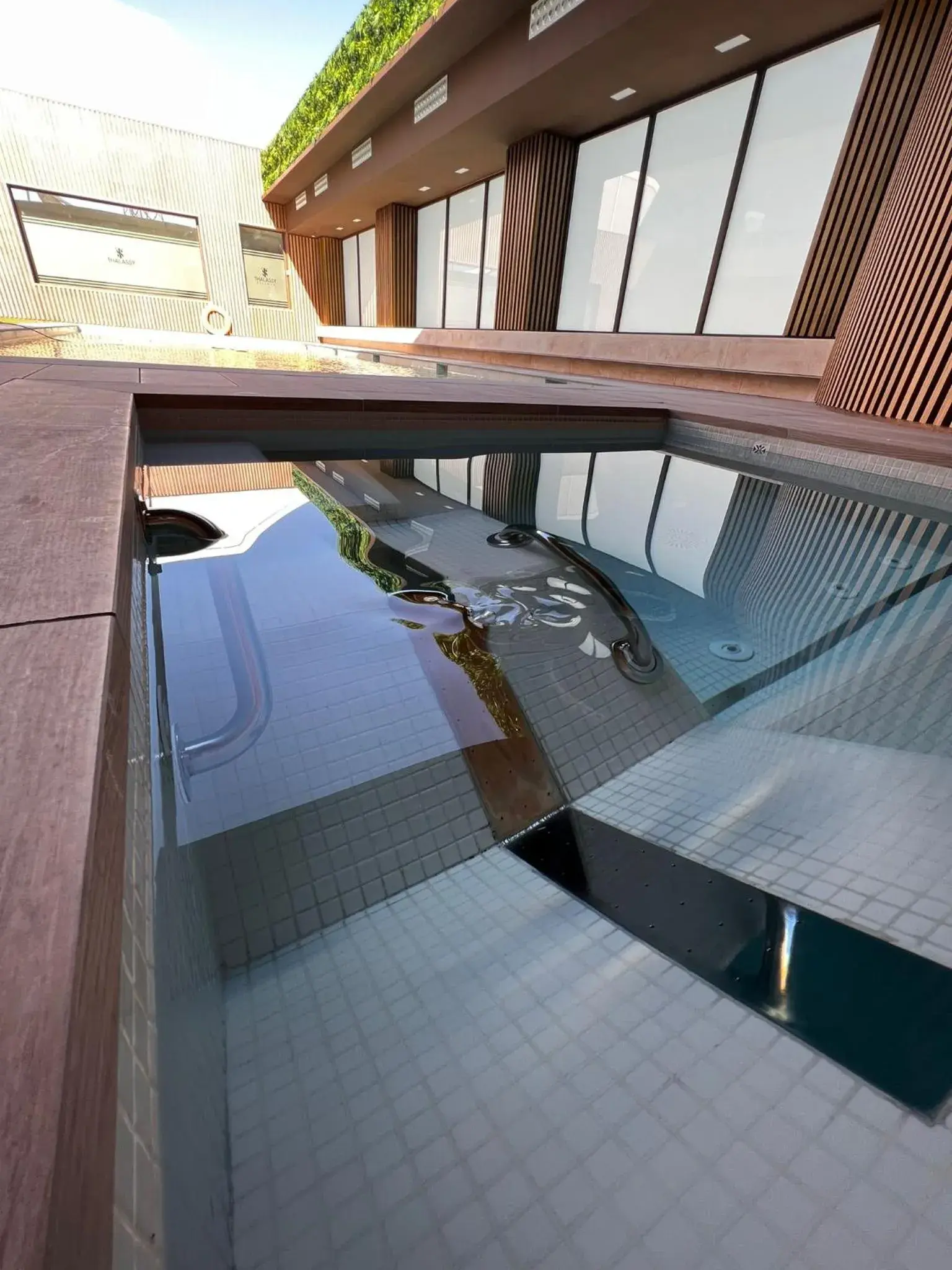 Swimming pool in Ansares Hotel Swimming pool in Ansares Hotel