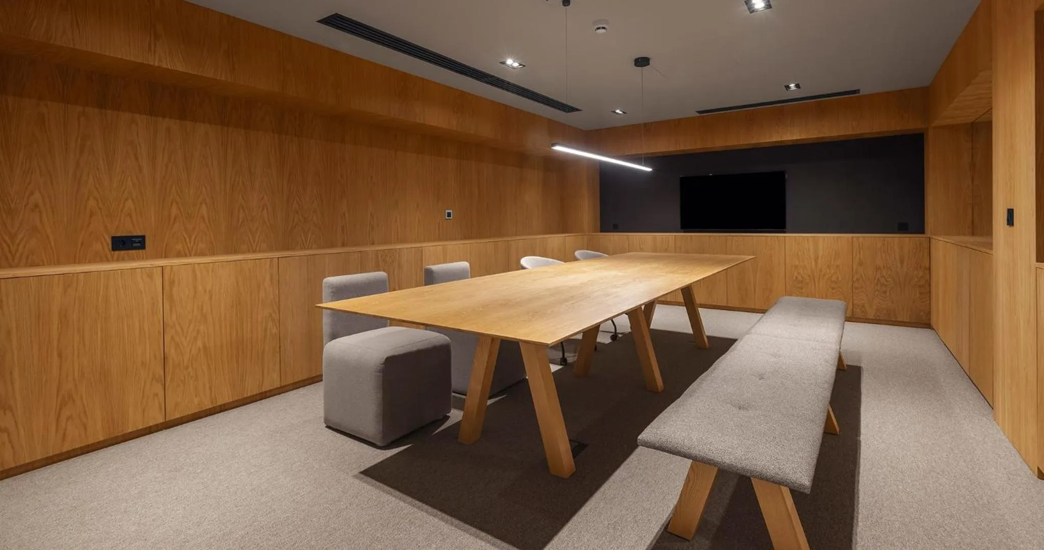 Business facilities in Episode Tbilisi