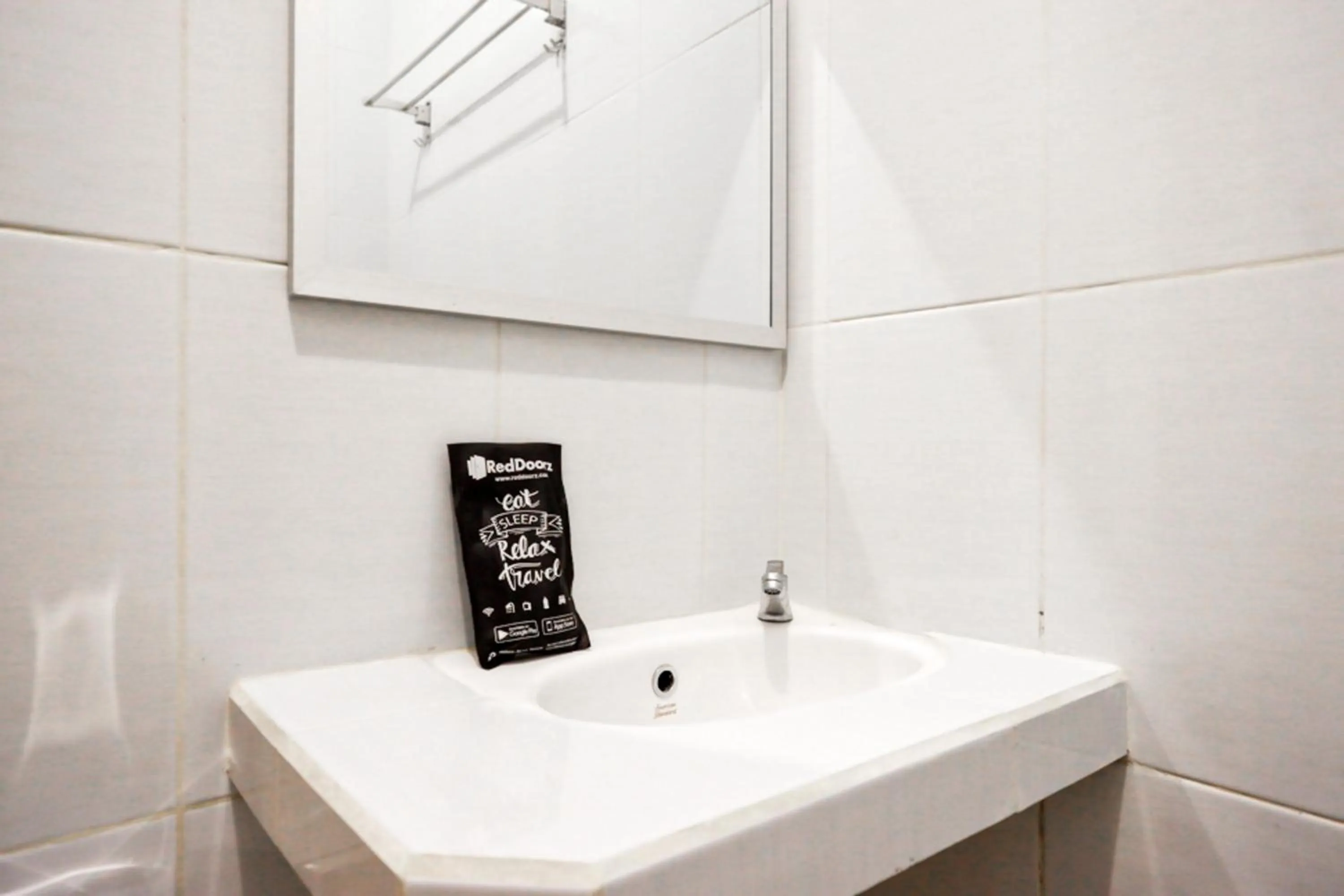 Bathroom in RedDoorz @ Jalan Wonosari KM.9