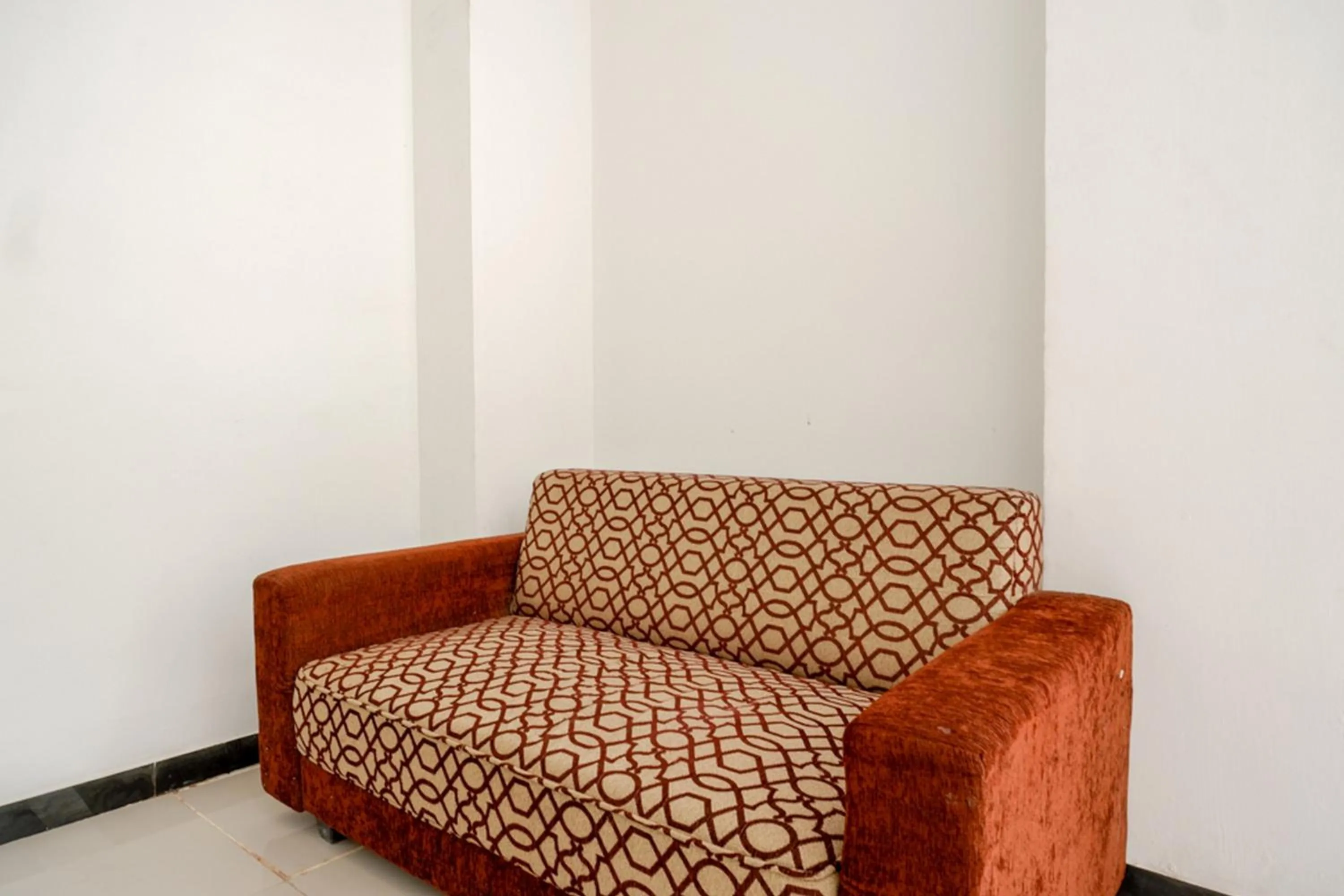 Seating area in RedDoorz @ Jalan Wonosari KM.9