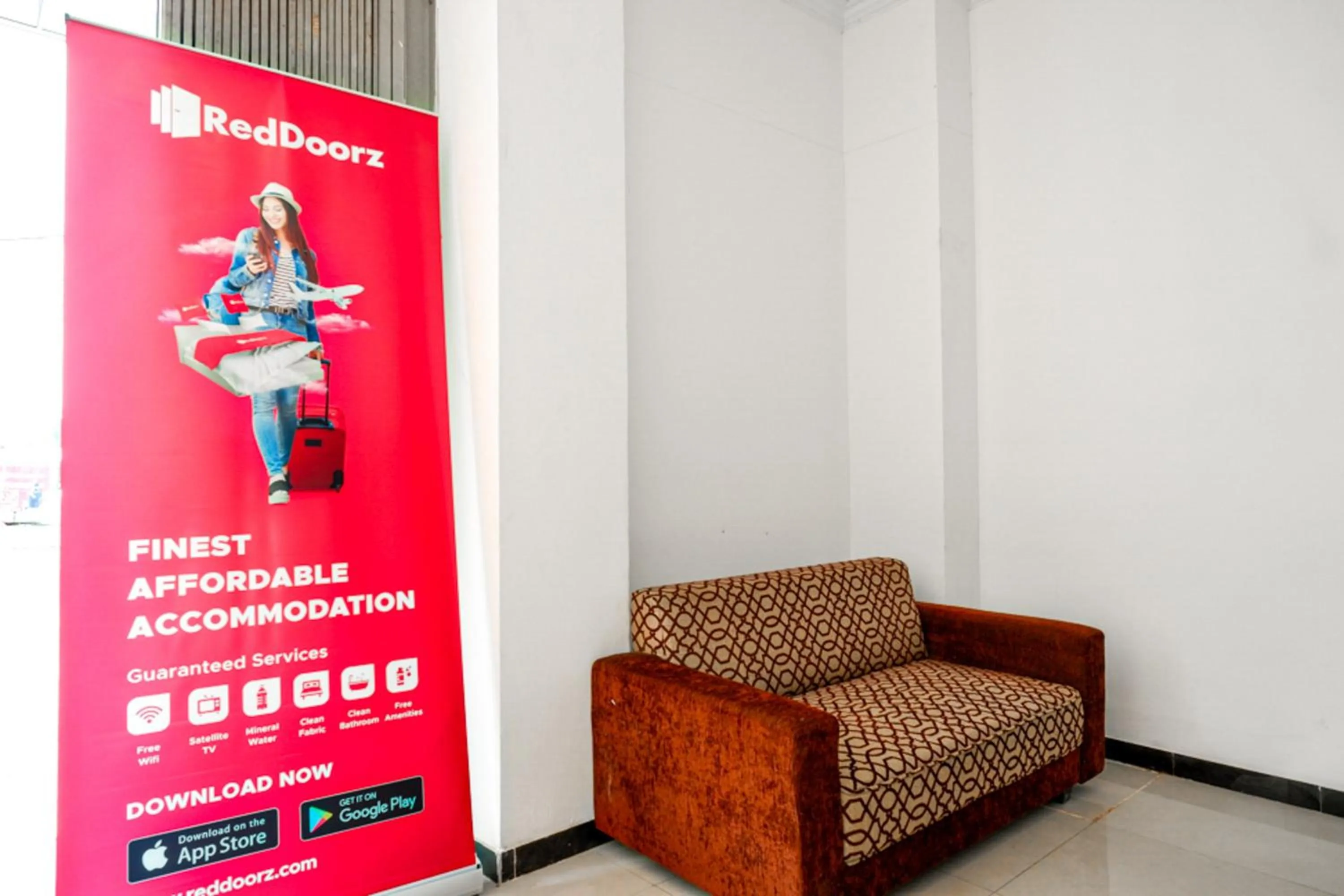 Seating area in RedDoorz @ Jalan Wonosari KM.9