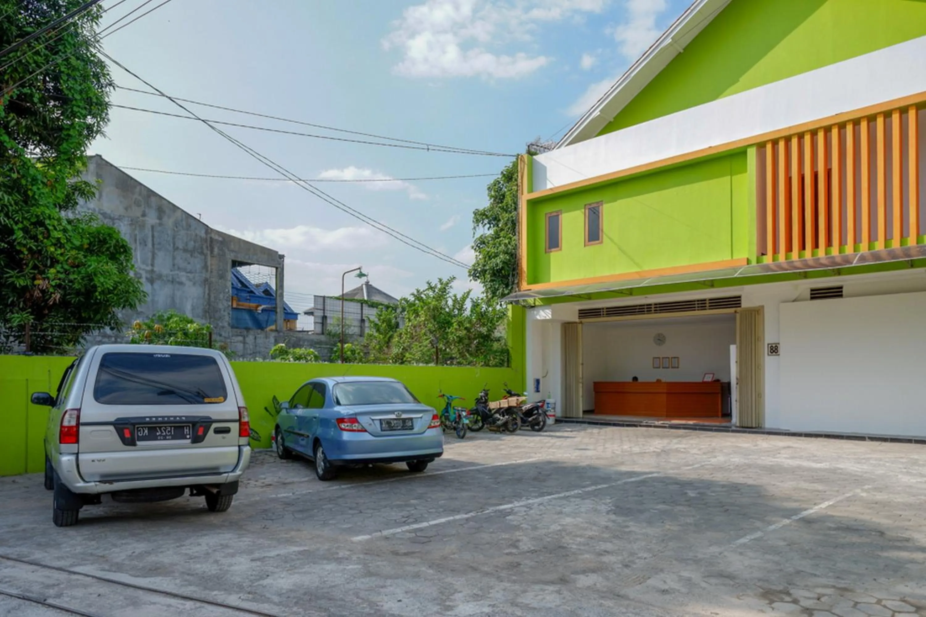 Property building in RedDoorz @ Jalan Wonosari KM.9