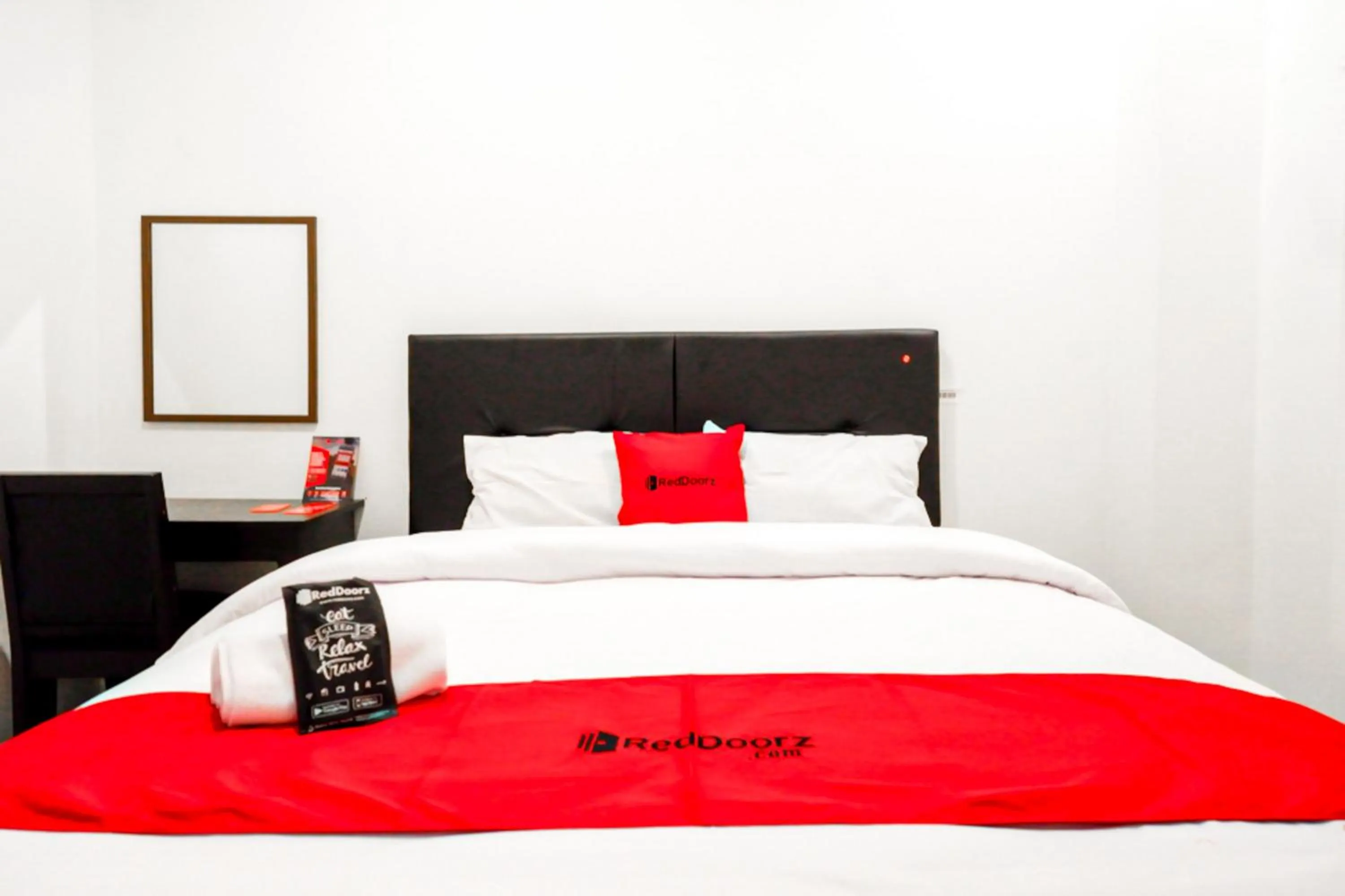 Bedroom, Bed in RedDoorz @ Jalan Wonosari KM.9