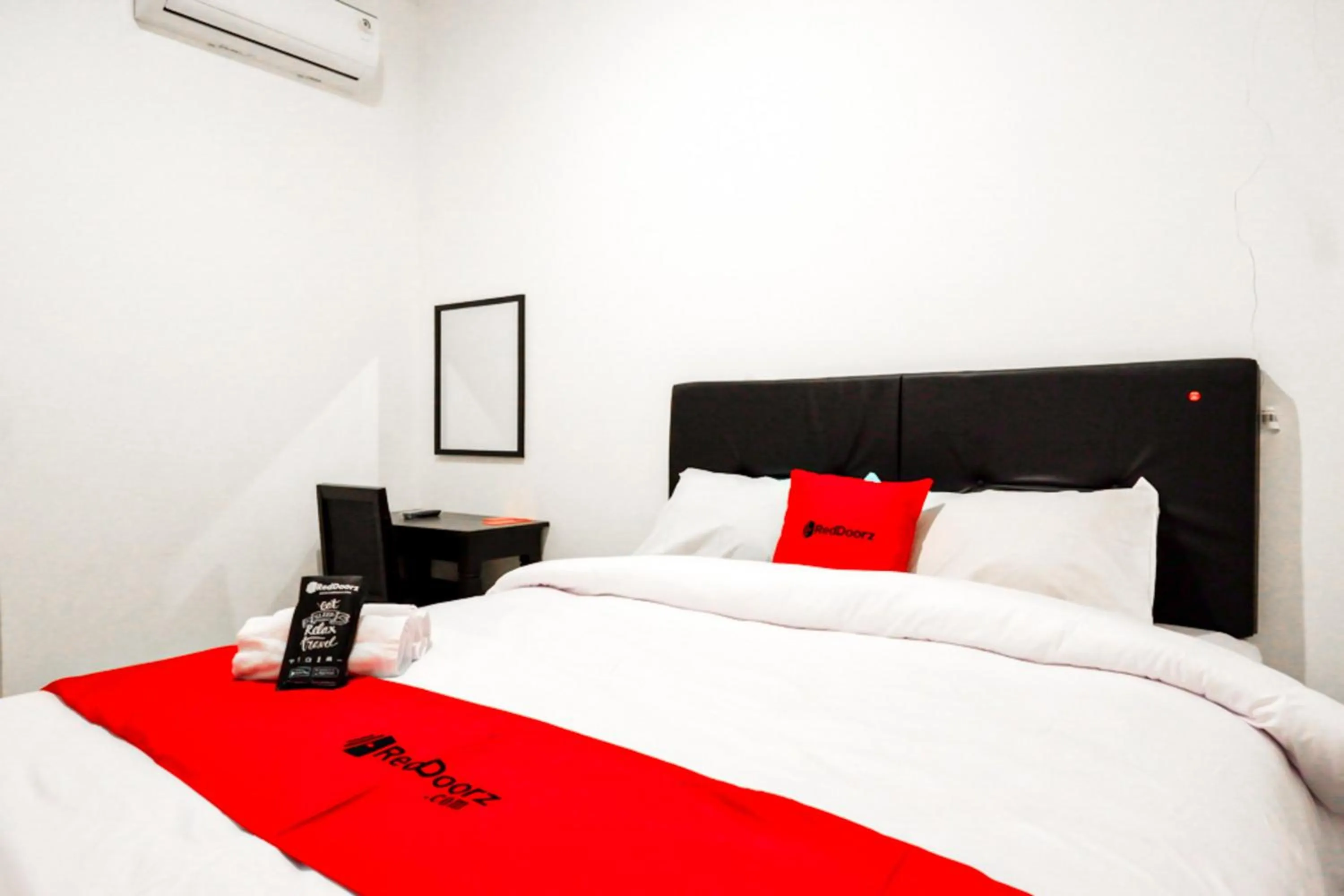 Bedroom, Bed in RedDoorz @ Jalan Wonosari KM.9
