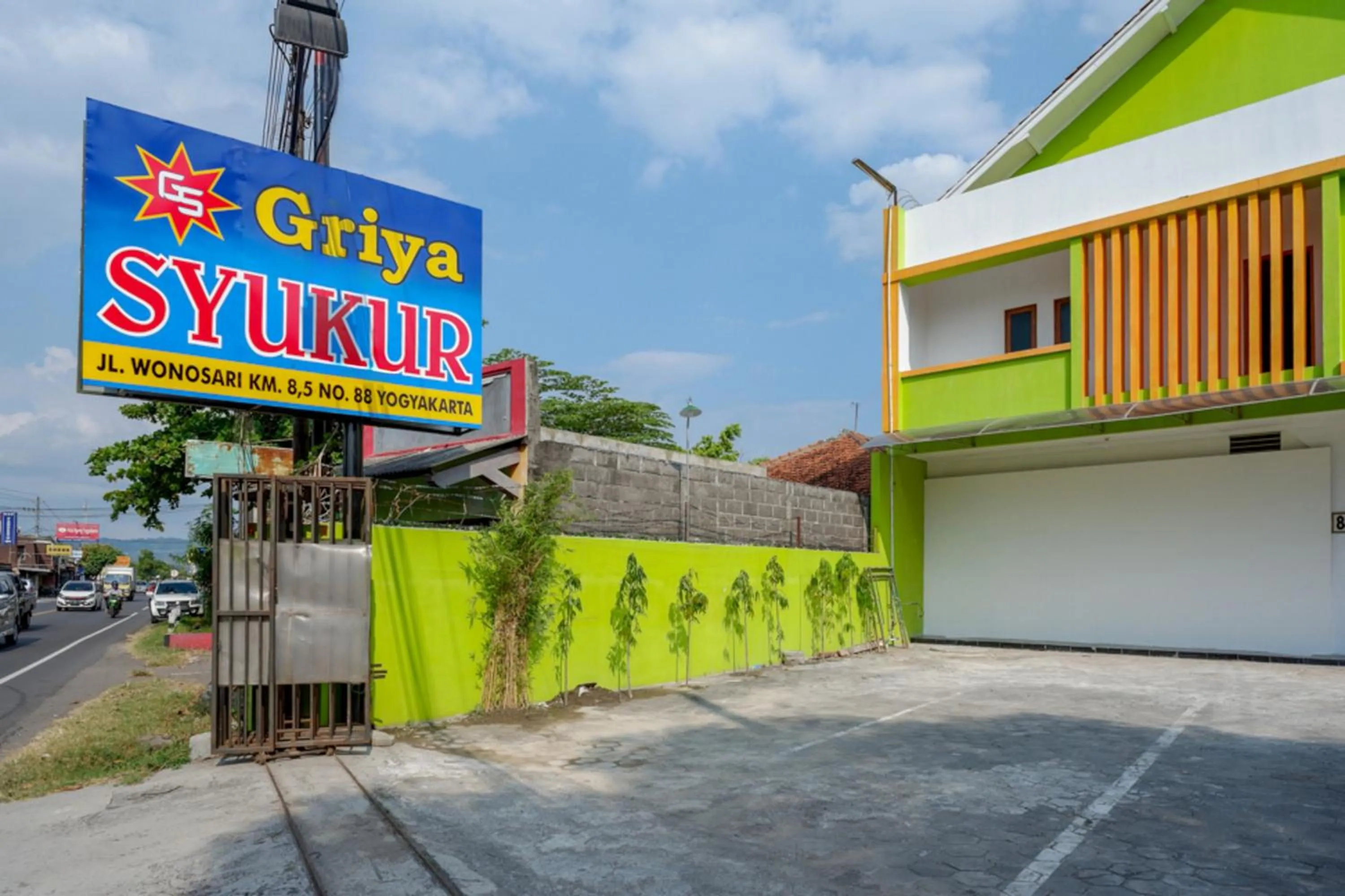 Property logo or sign in RedDoorz @ Jalan Wonosari KM.9