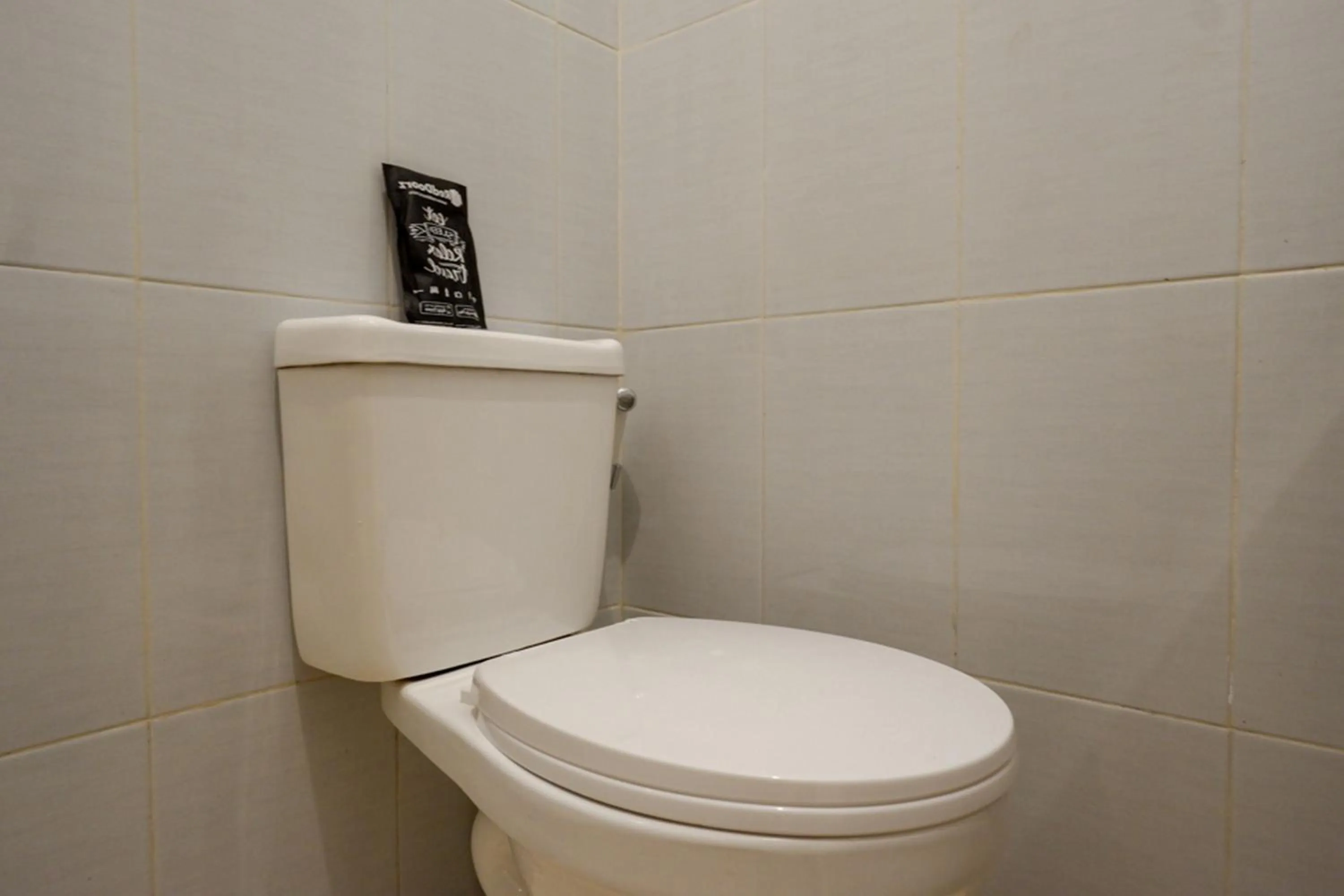 Bathroom in RedDoorz @ Jalan Wonosari KM.9