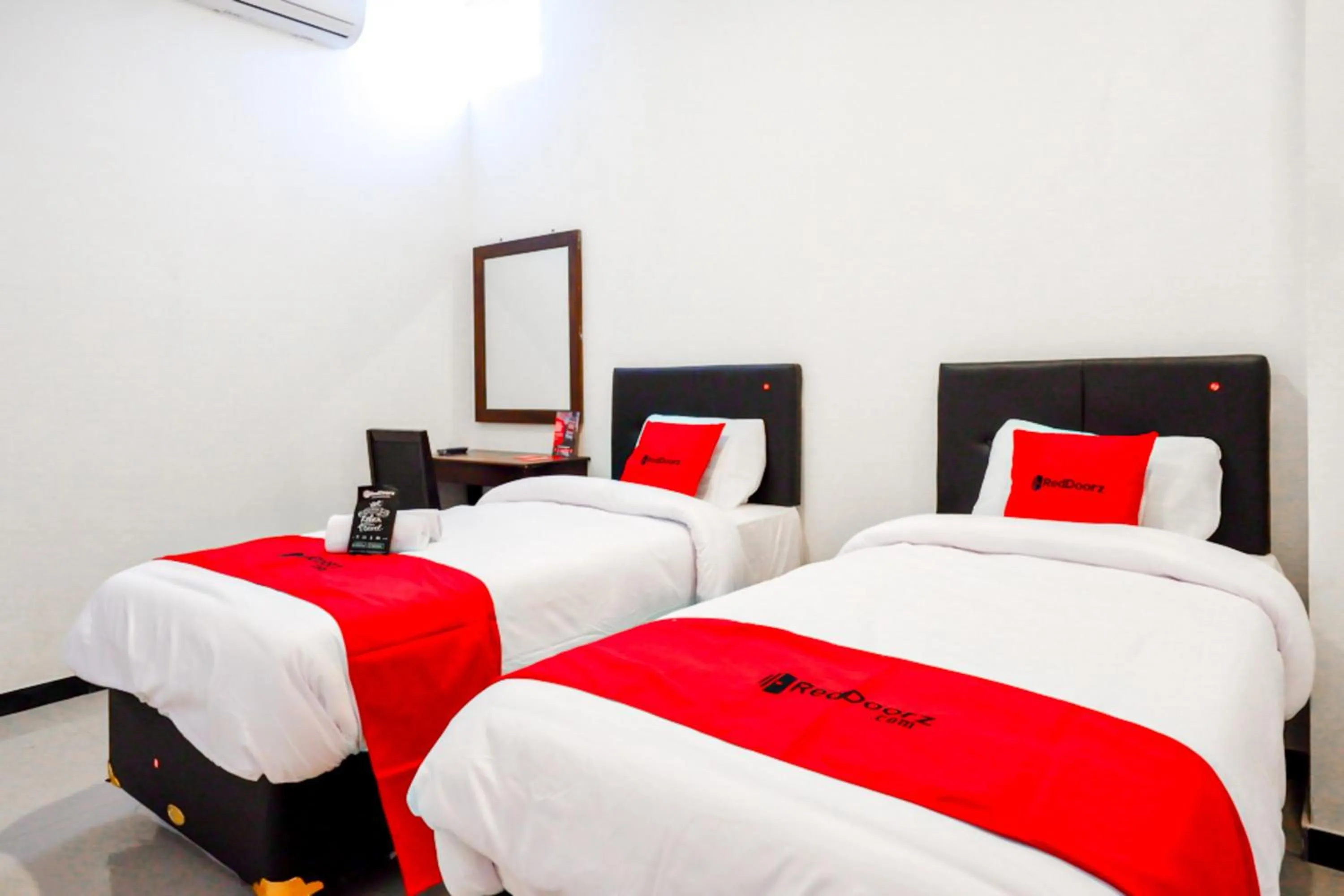 Bedroom, Bed in RedDoorz @ Jalan Wonosari KM.9