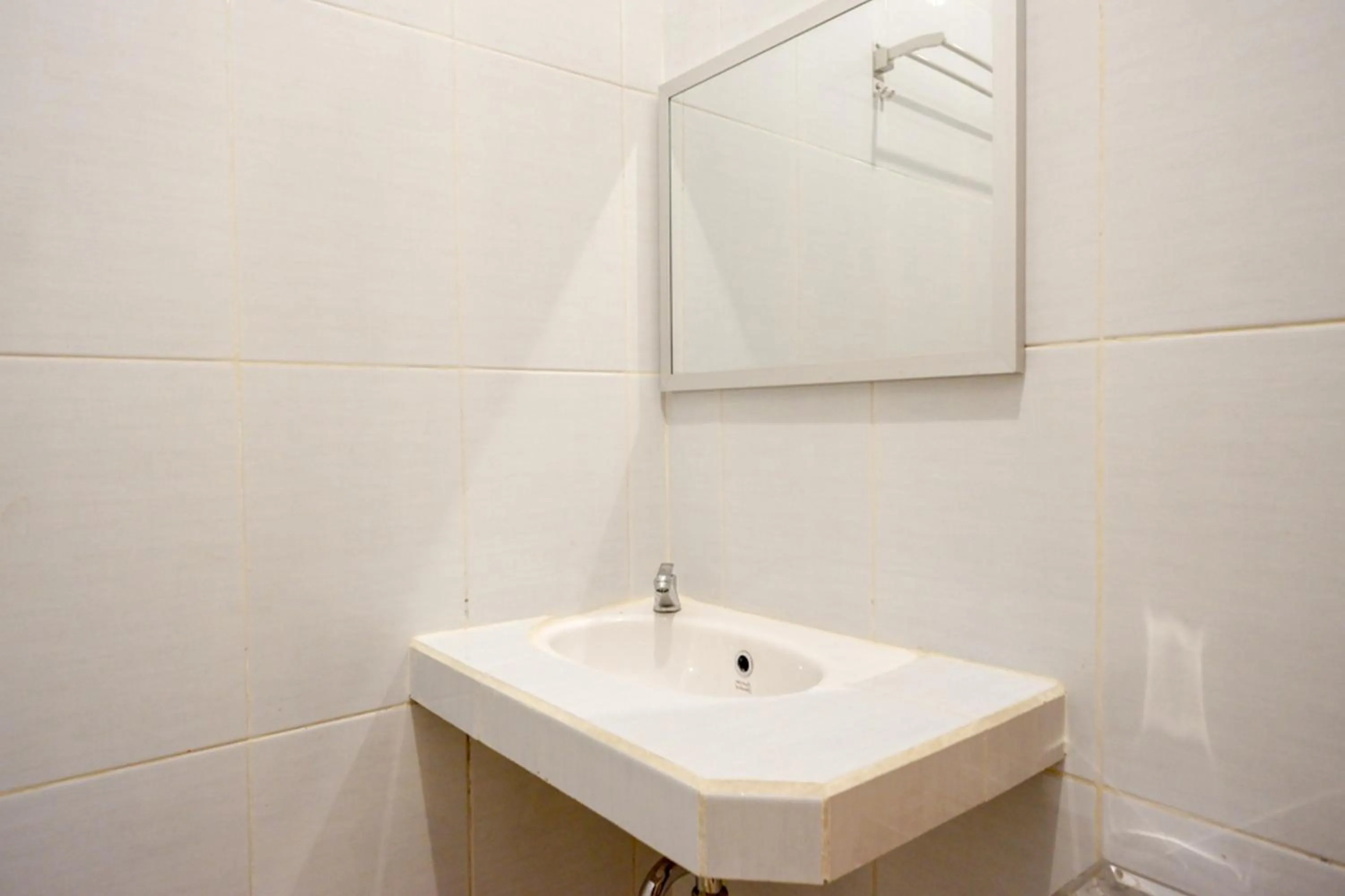 Bathroom in RedDoorz @ Jalan Wonosari KM.9