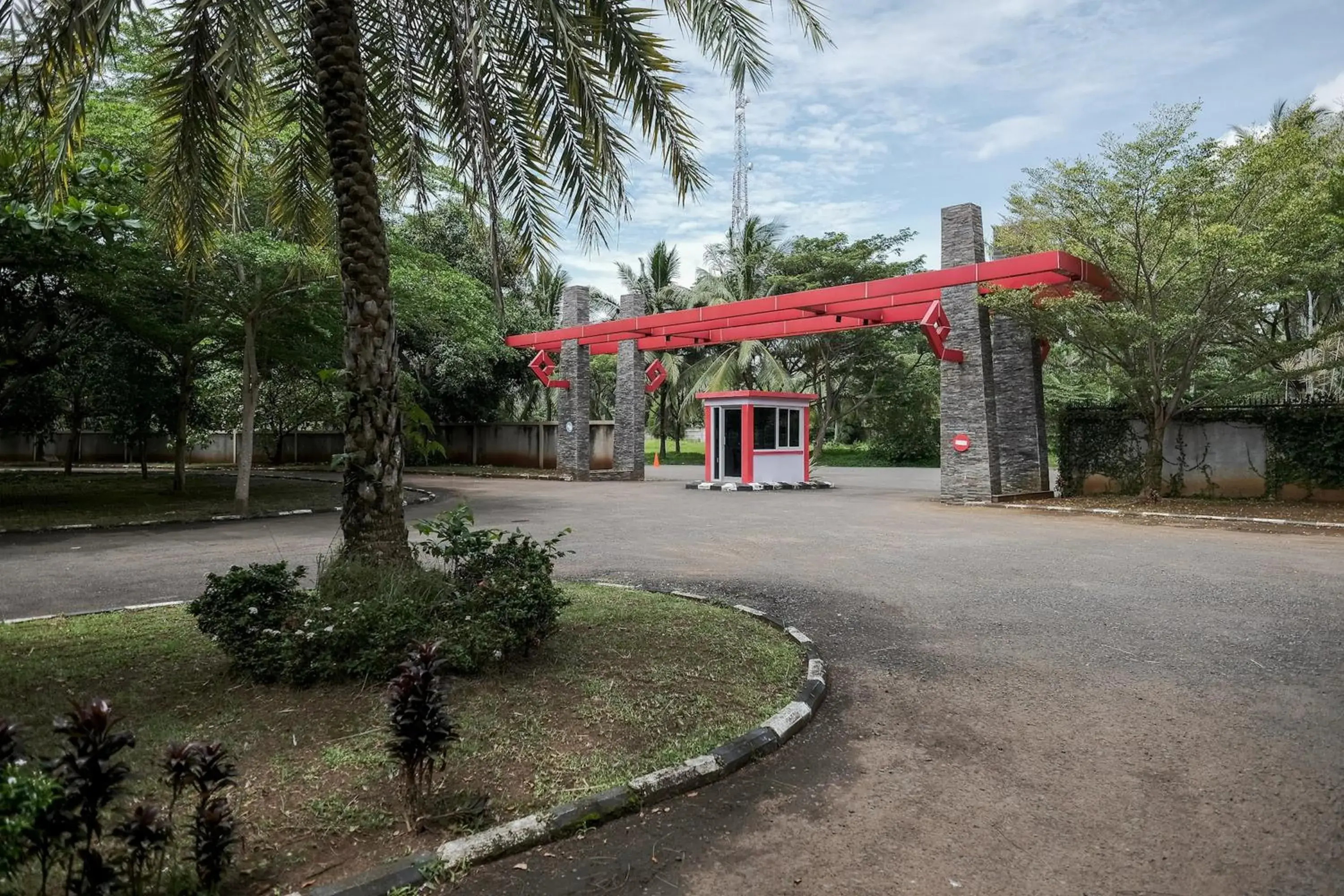 Facade/entrance in RedDoorz at Hotel Negeri Baru Kalianda Lampung Facade/entrance in RedDoorz at Hotel Negeri Baru Kalianda Lampung