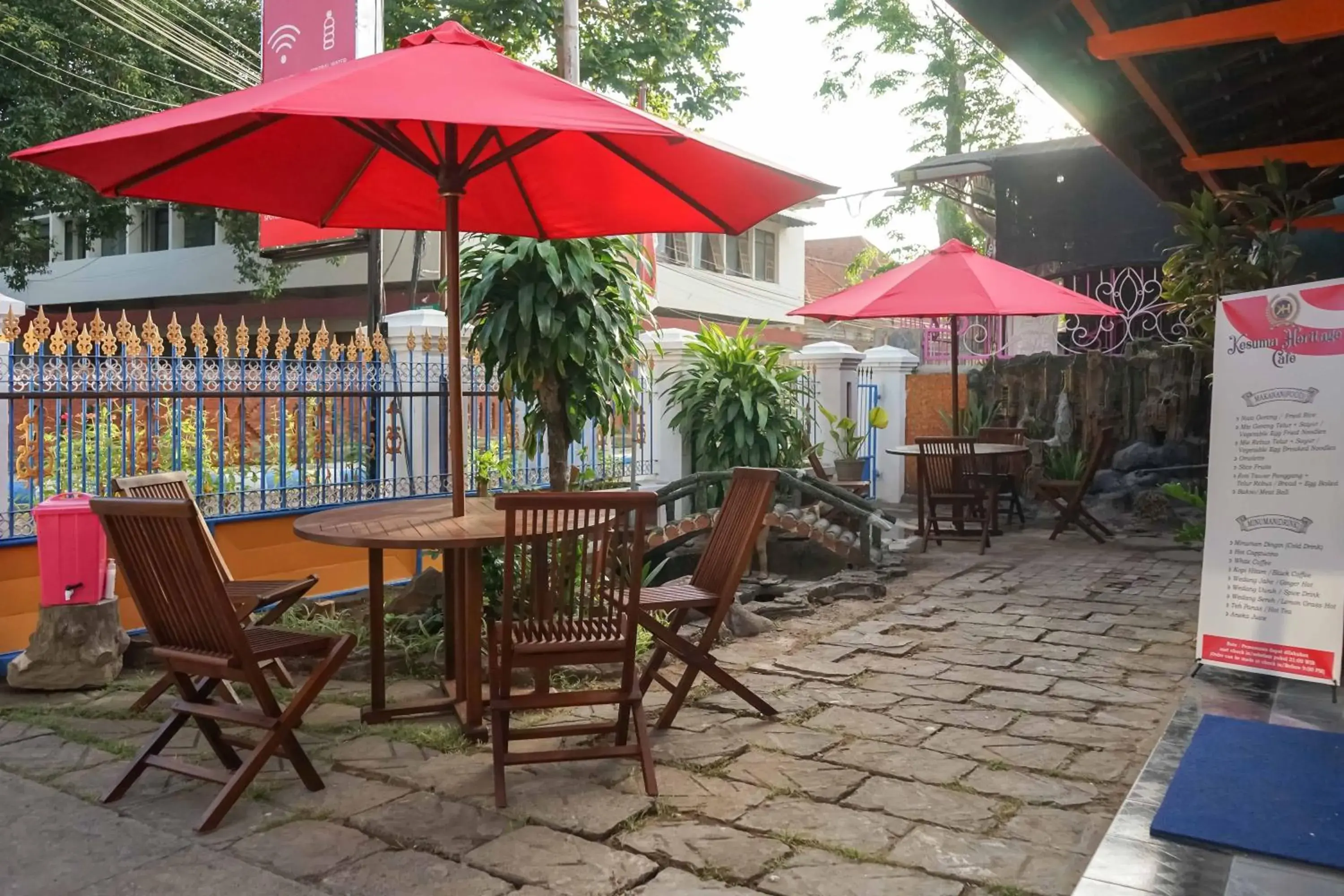 Property building in RedDoorz Plus @ Alun Alun Nganjuk Property building in RedDoorz Plus @ Alun Alun Nganjuk