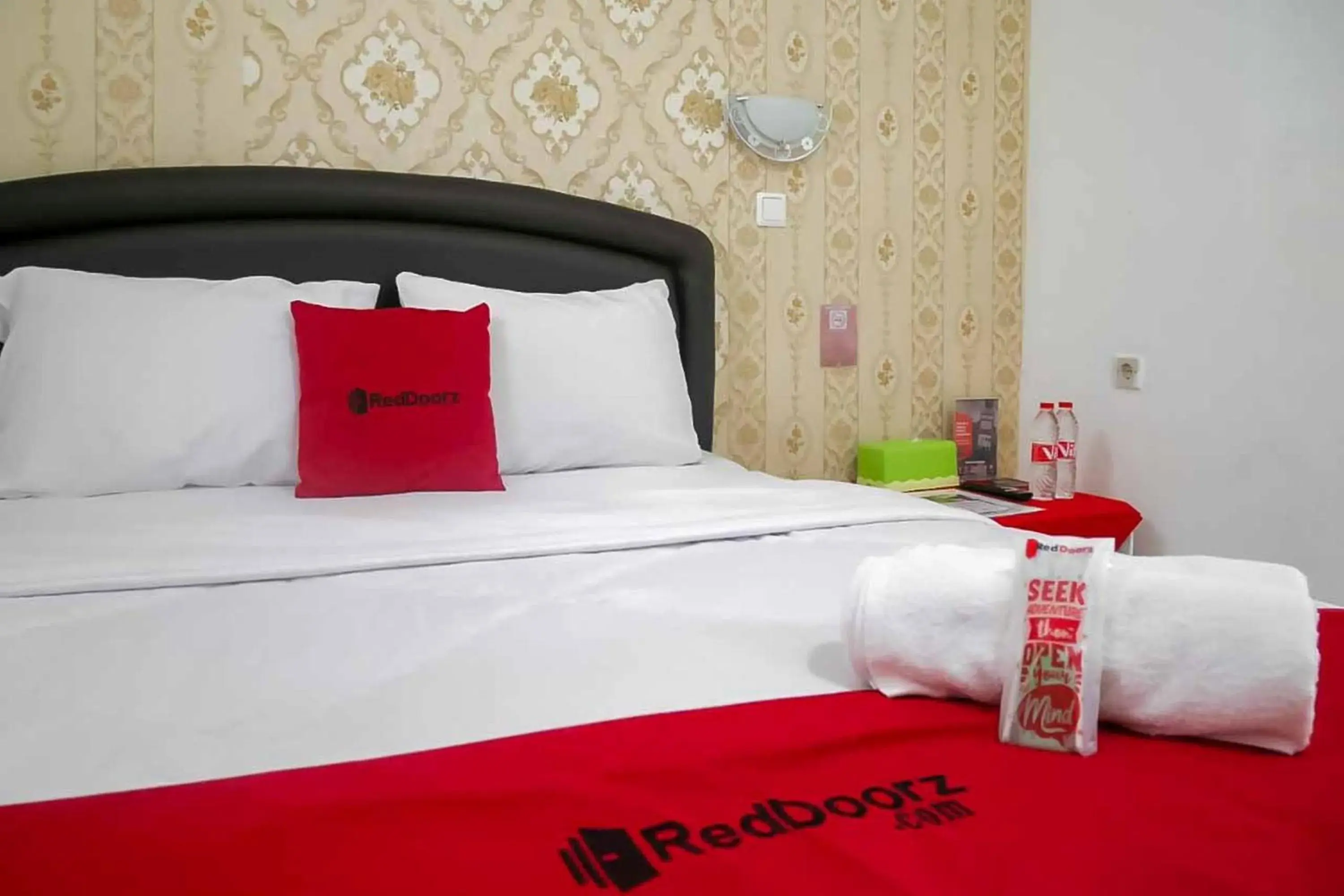 Bedroom, Bed in RedDoorz Plus @ Alun Alun Nganjuk Bedroom, Bed in RedDoorz Plus @ Alun Alun Nganjuk