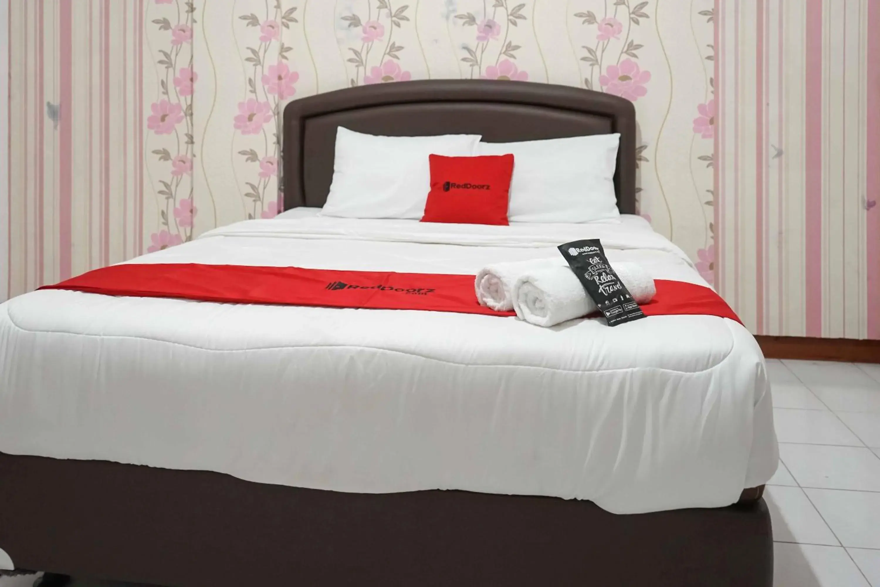 Bedroom, Bed in RedDoorz Plus @ Alun Alun Nganjuk Bedroom, Bed in RedDoorz Plus @ Alun Alun Nganjuk