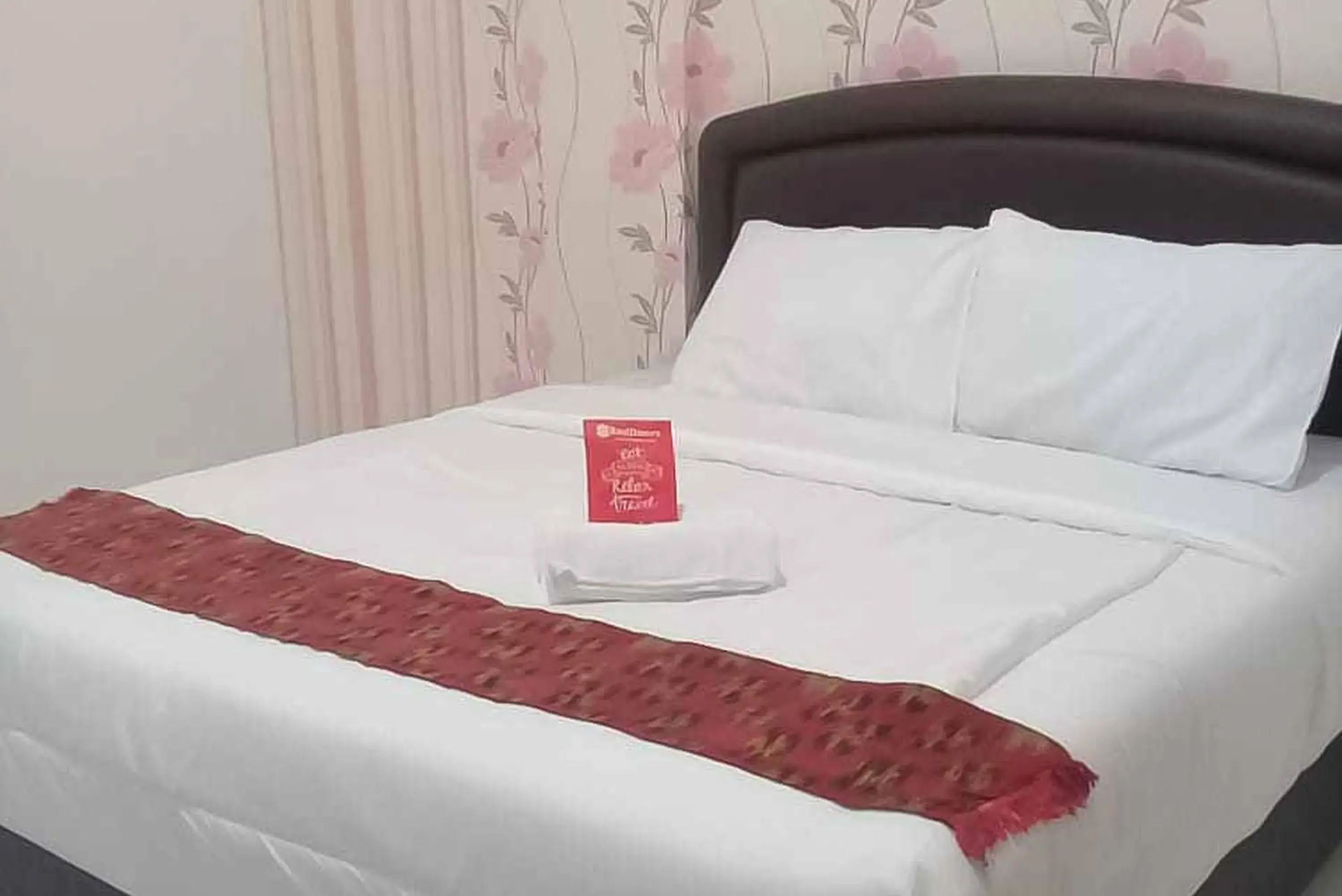 Bedroom, Bed in RedDoorz Plus @ Alun Alun Nganjuk Bedroom, Bed in RedDoorz Plus @ Alun Alun Nganjuk
