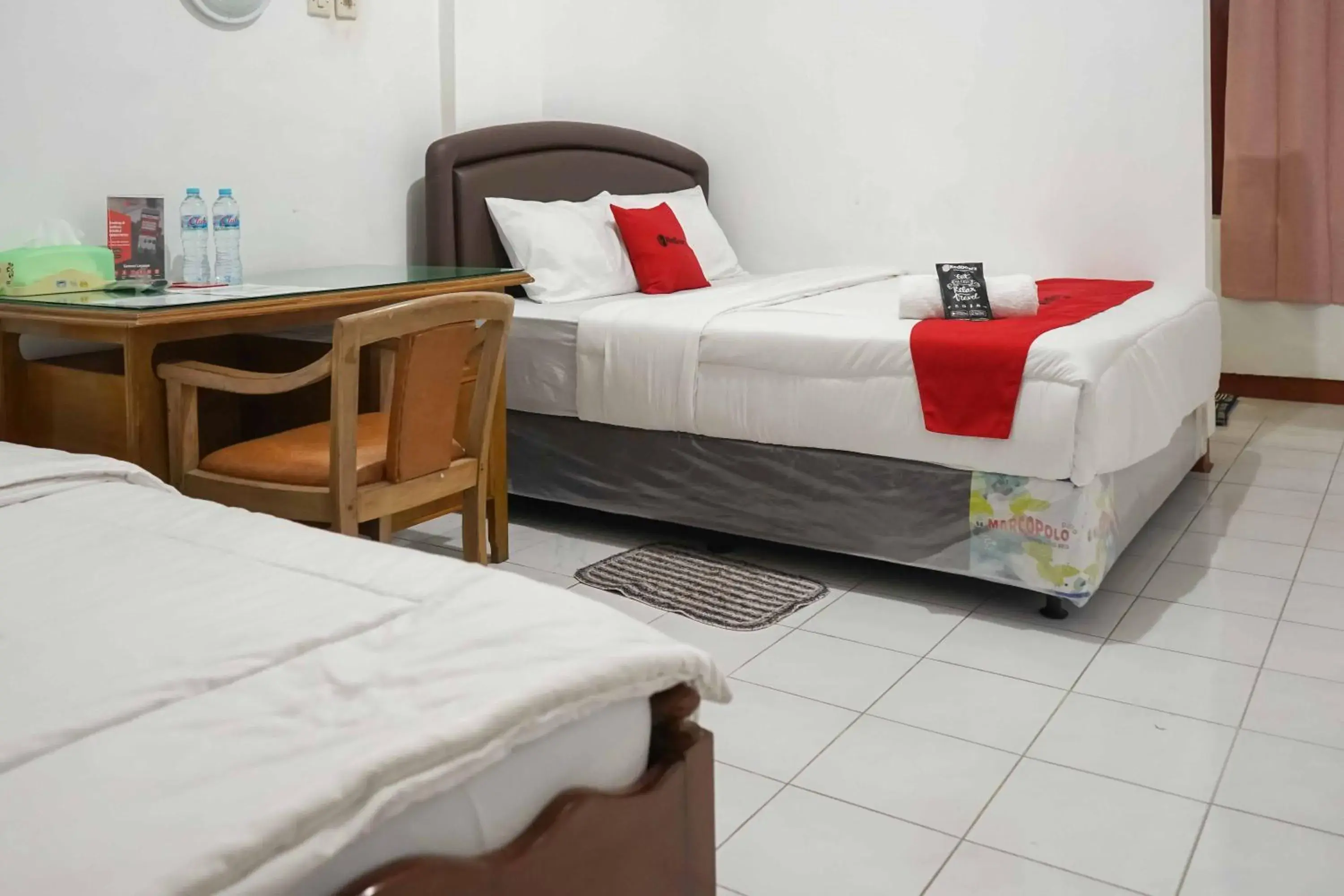 Bedroom, Bed in RedDoorz Plus @ Alun Alun Nganjuk Bedroom, Bed in RedDoorz Plus @ Alun Alun Nganjuk