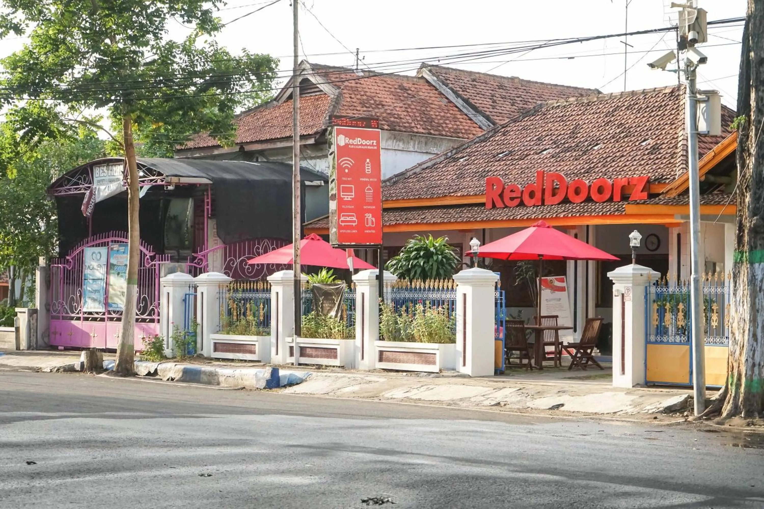 Property building in RedDoorz Plus @ Alun Alun Nganjuk